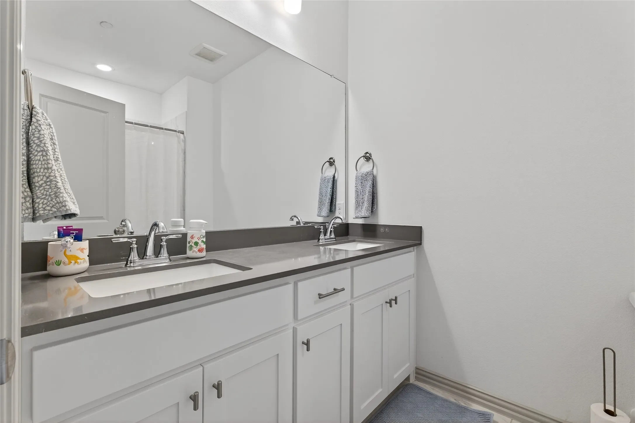 Townhouse For Sale in Collin County , 9000 Phoebe Road, Frisco, Texas 75035, 3 Bedroom, 3 Bathroom, 2 Garage spaces, 2,010 Sqft, built in 2022, mls#21377265, Real Estate Agent in Frisco, Homes For Sale in Collin county, Homes For Sale in Frisco, Realtor in Frisco Texas, Real Estate Brokerage Independent Realty Texas, Luminita Cordes Realtor