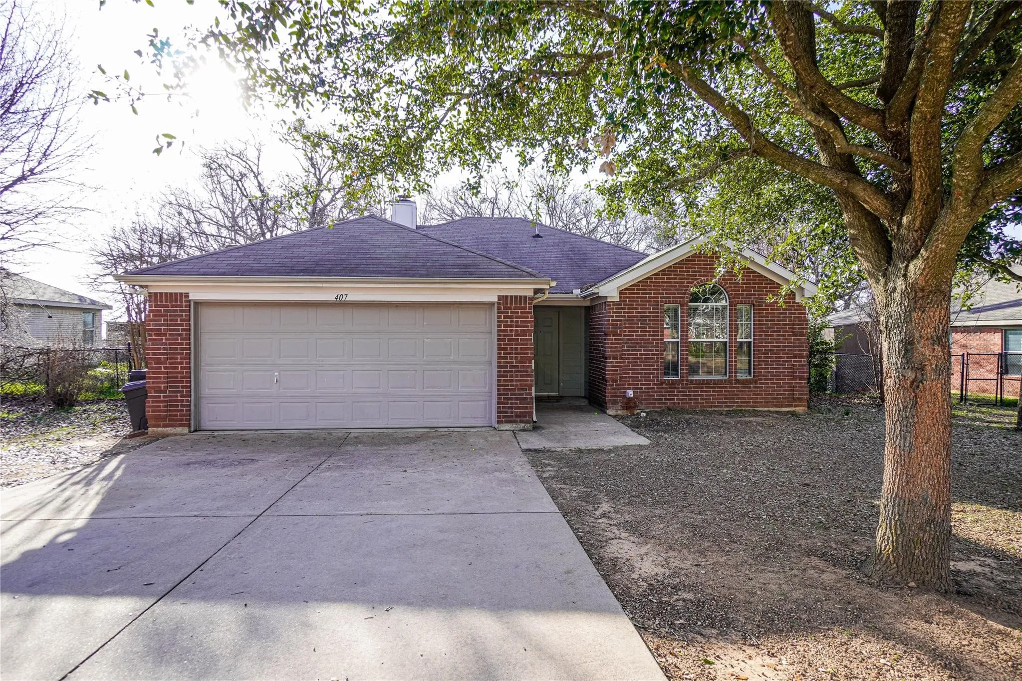 Single Family Residence For Rent in Hood County , 407 Redbud Lane, Tolar, Texas 76476, 3 Bedroom, 2 Bathroom, 2 Garage spaces, 1,268 Sqft, built in 2002, mls#21377278, Real Estate Agent in Tolar, Homes For Rent in Hood county, Homes For Rent in Tolar, Realtor in Tolar Texas, Real Estate Brokerage Independent Realty Texas, Luminita Cordes Realtor