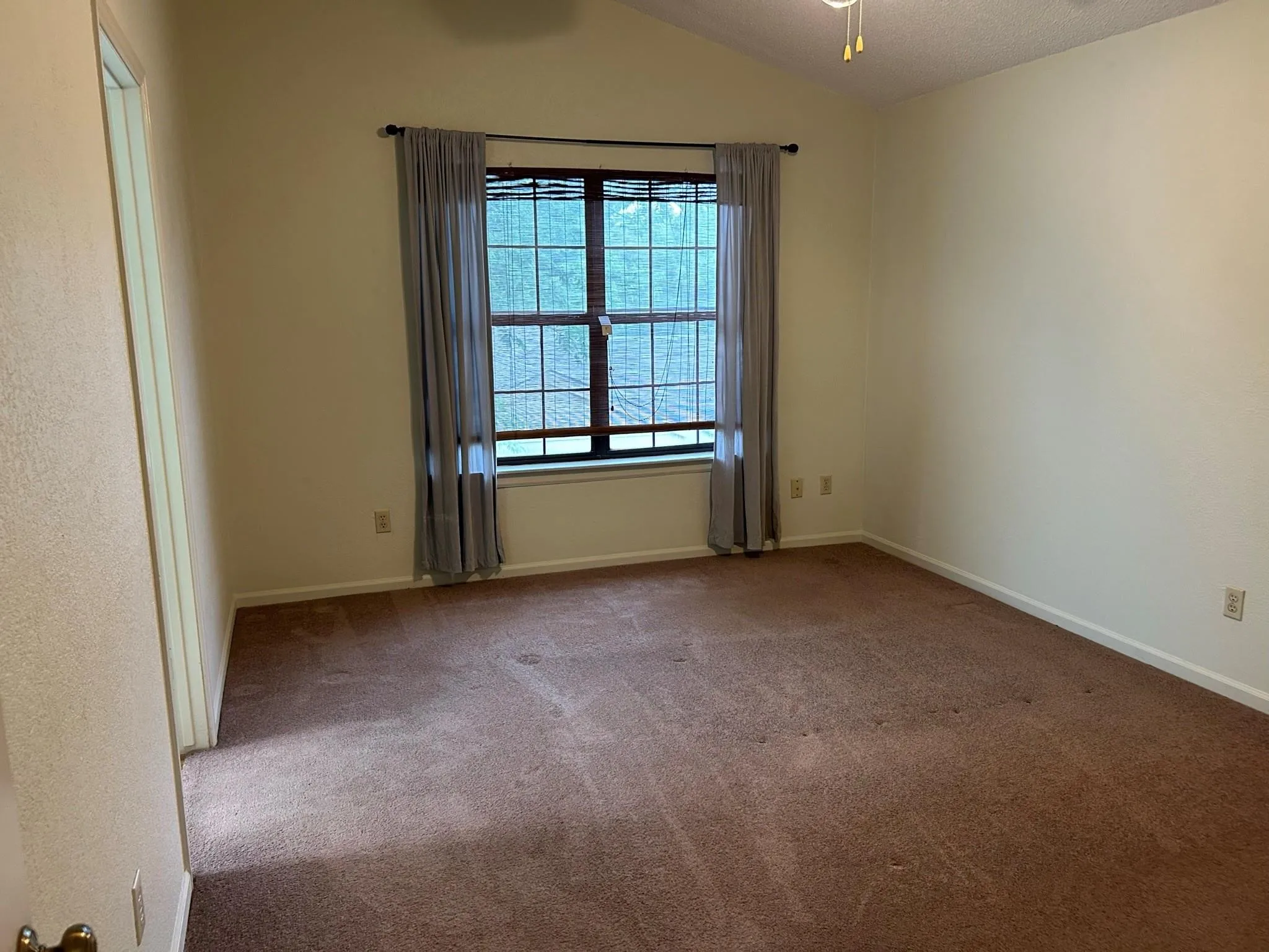 Single Family Residence For Rent in Tarrant County , 1225 Eaton Lane, Grapevine, Texas 76051, 3 Bedroom, 3 Bathroom, 2 Garage spaces, 1,714 Sqft, built in 1985, mls#21376567, Real Estate Agent in Grapevine, Homes For Rent in Tarrant county, Homes For Rent in Grapevine, Realtor in Grapevine Texas, Real Estate Brokerage Independent Realty Texas, Luminita Cordes Realtor