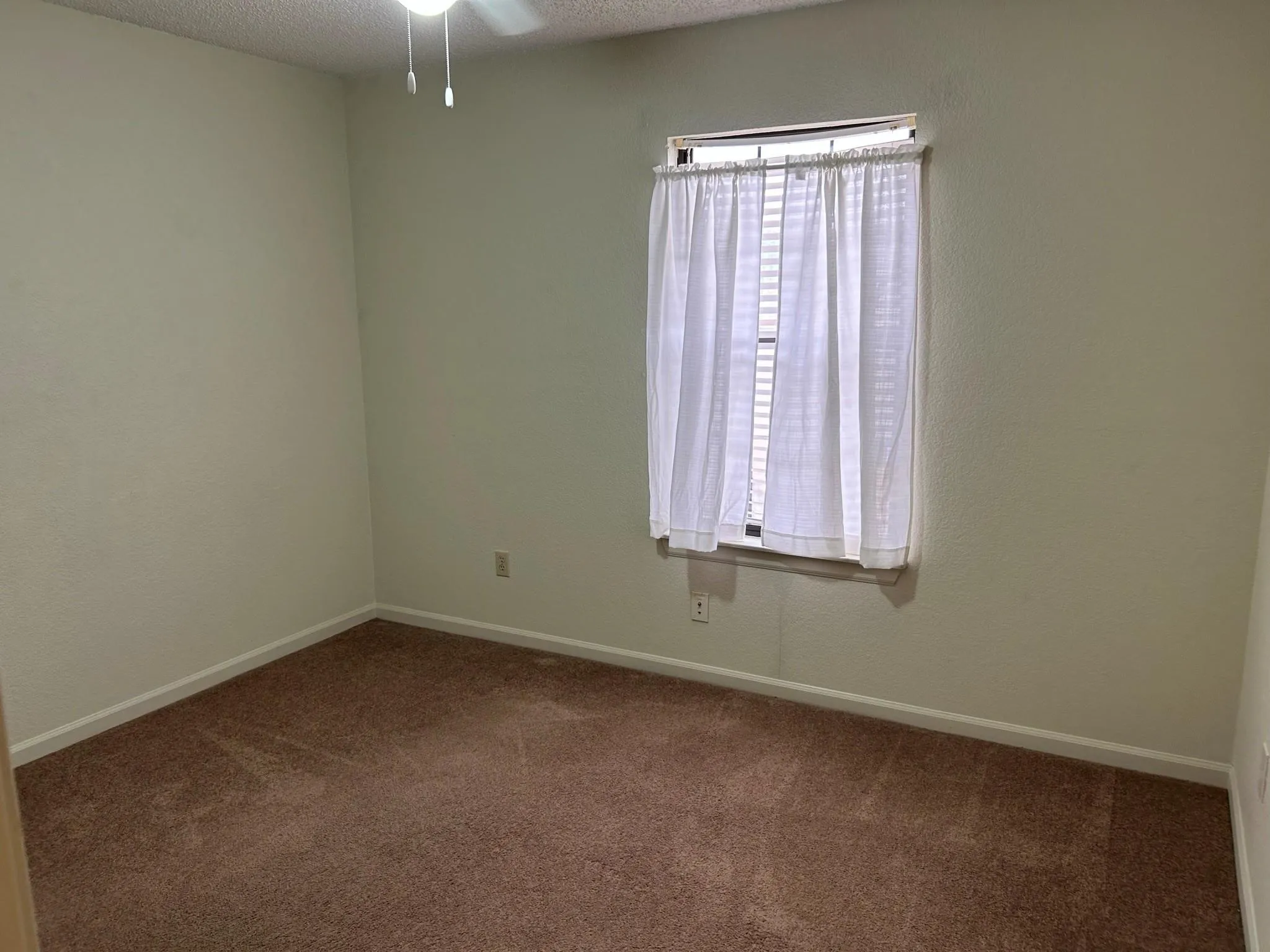 Single Family Residence For Rent in Tarrant County , 1225 Eaton Lane, Grapevine, Texas 76051, 3 Bedroom, 3 Bathroom, 2 Garage spaces, 1,714 Sqft, built in 1985, mls#21376567, Real Estate Agent in Grapevine, Homes For Rent in Tarrant county, Homes For Rent in Grapevine, Realtor in Grapevine Texas, Real Estate Brokerage Independent Realty Texas, Luminita Cordes Realtor