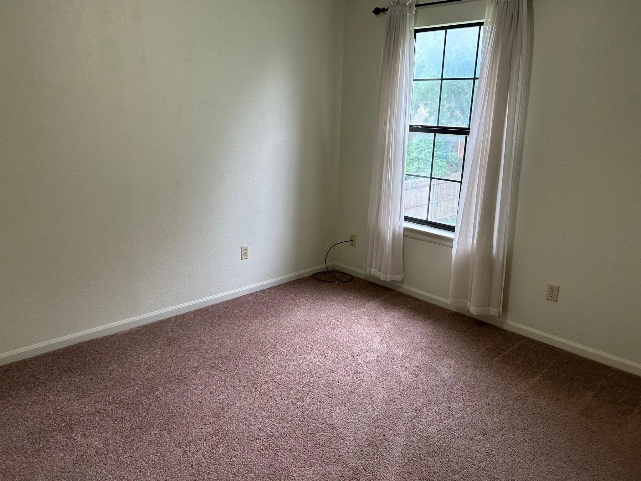 Single Family Residence For Rent in Tarrant County , 1225 Eaton Lane, Grapevine, Texas 76051, 3 Bedroom, 3 Bathroom, 2 Garage spaces, 1,714 Sqft, built in 1985, mls#21376567, Real Estate Agent in Grapevine, Homes For Rent in Tarrant county, Homes For Rent in Grapevine, Realtor in Grapevine Texas, Real Estate Brokerage Independent Realty Texas, Luminita Cordes Realtor