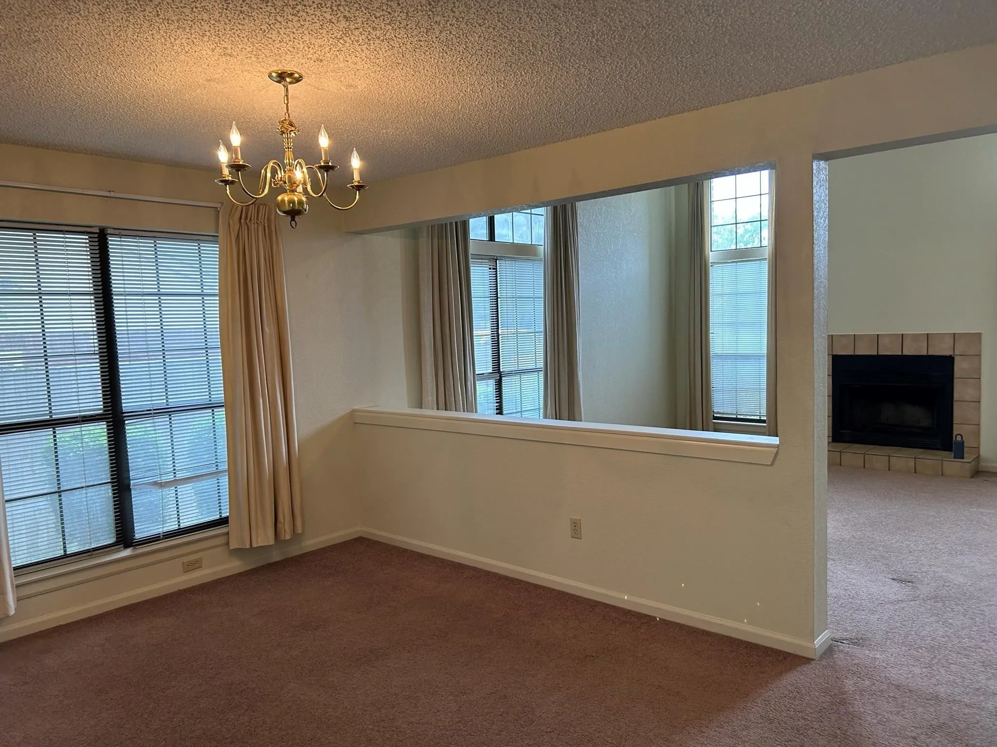Single Family Residence For Rent in Tarrant County , 1225 Eaton Lane, Grapevine, Texas 76051, 3 Bedroom, 3 Bathroom, 2 Garage spaces, 1,714 Sqft, built in 1985, mls#21376567, Real Estate Agent in Grapevine, Homes For Rent in Tarrant county, Homes For Rent in Grapevine, Realtor in Grapevine Texas, Real Estate Brokerage Independent Realty Texas, Luminita Cordes Realtor