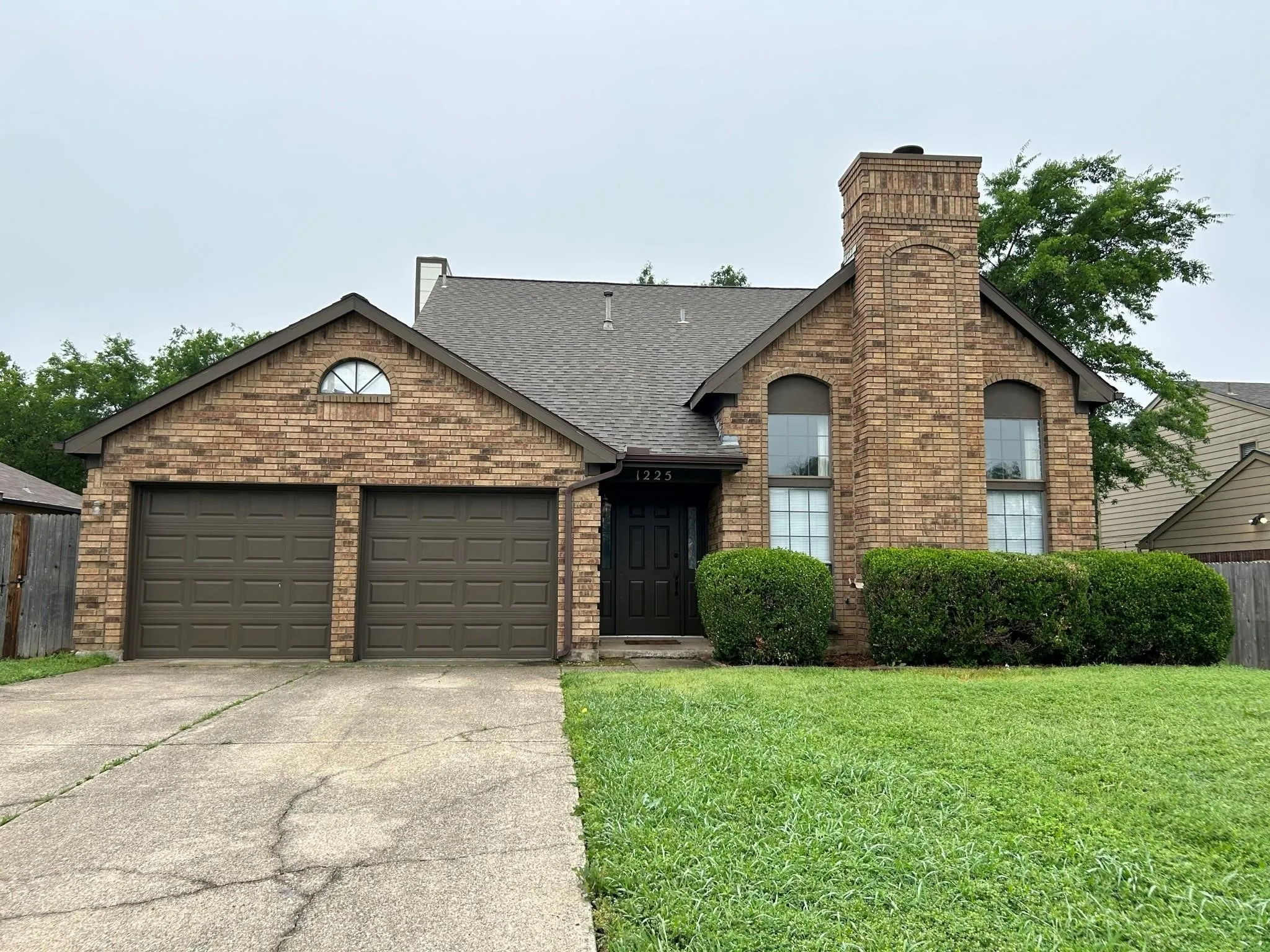 Single Family Residence For Rent in Tarrant County , 1225 Eaton Lane, Grapevine, Texas 76051, 3 Bedroom, 3 Bathroom, 2 Garage spaces, 1,714 Sqft, built in 1985, mls#21376567, Real Estate Agent in Grapevine, Homes For Rent in Tarrant county, Homes For Rent in Grapevine, Realtor in Grapevine Texas, Real Estate Brokerage Independent Realty Texas, Luminita Cordes Realtor