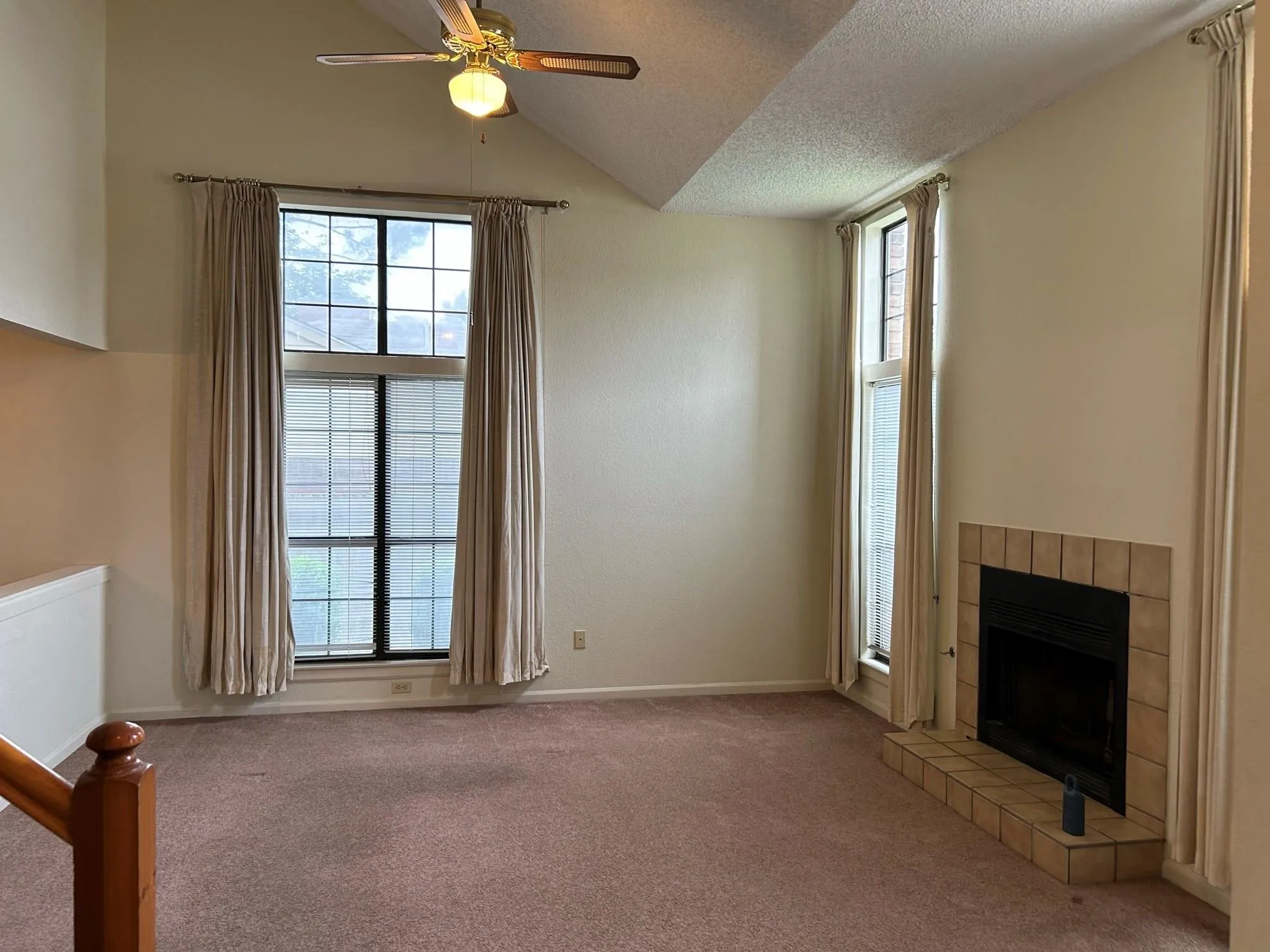 Single Family Residence For Rent in Tarrant County , 1225 Eaton Lane, Grapevine, Texas 76051, 3 Bedroom, 3 Bathroom, 2 Garage spaces, 1,714 Sqft, built in 1985, mls#21376567, Real Estate Agent in Grapevine, Homes For Rent in Tarrant county, Homes For Rent in Grapevine, Realtor in Grapevine Texas, Real Estate Brokerage Independent Realty Texas, Luminita Cordes Realtor