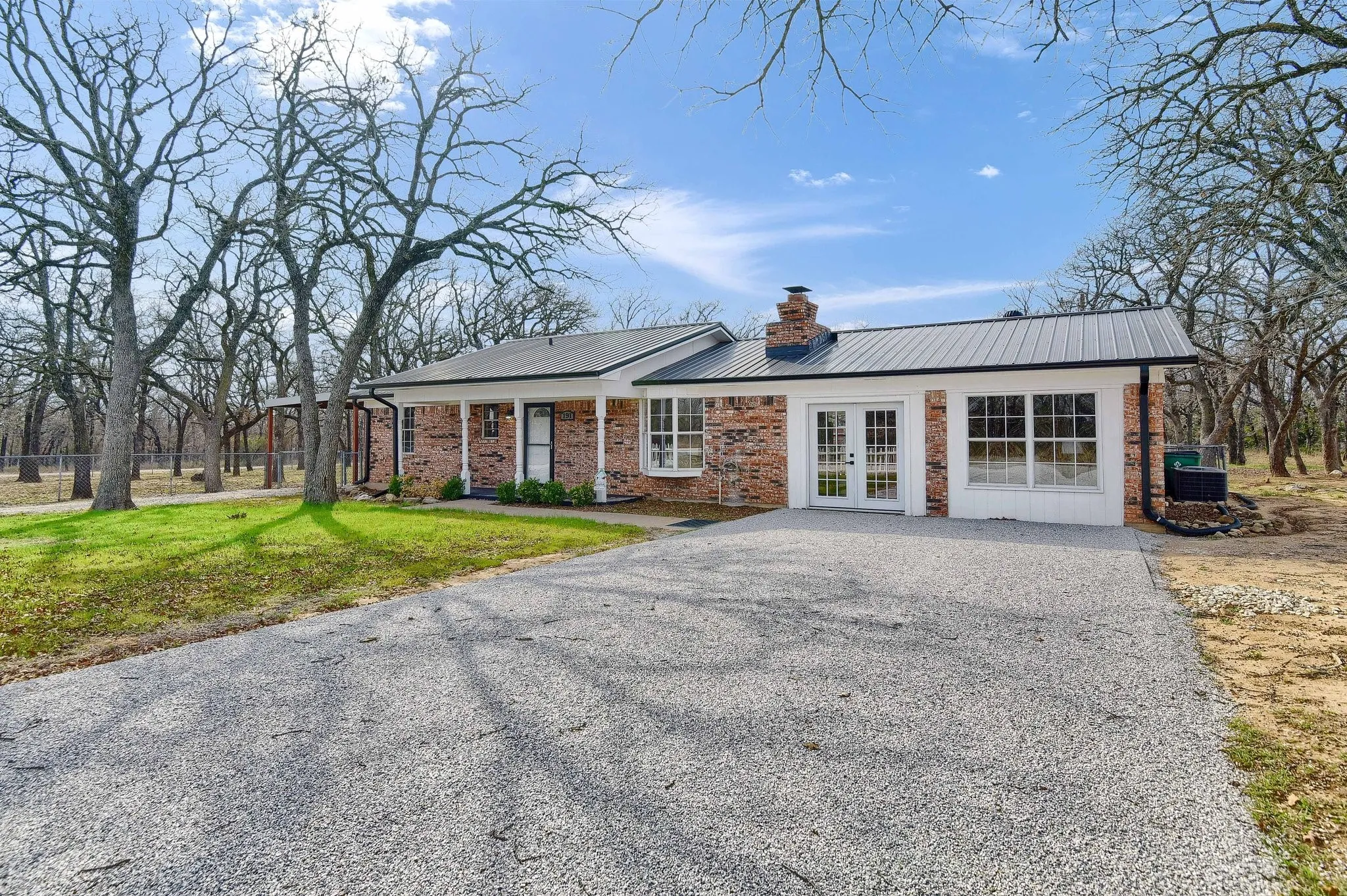 Single Family Residence For Sale in Montague County , 191 Seneca Trail S, Nocona, Texas 76255, 3 Bedroom, 2 Bathroom, Garage spaces, 1,872 Sqft, built in 1979, mls#21377199, Real Estate Agent in Nocona, Homes For Sale in Montague county, Homes For Sale in Nocona, Realtor in Nocona Texas, Real Estate Brokerage Independent Realty Texas, Luminita Cordes Realtor