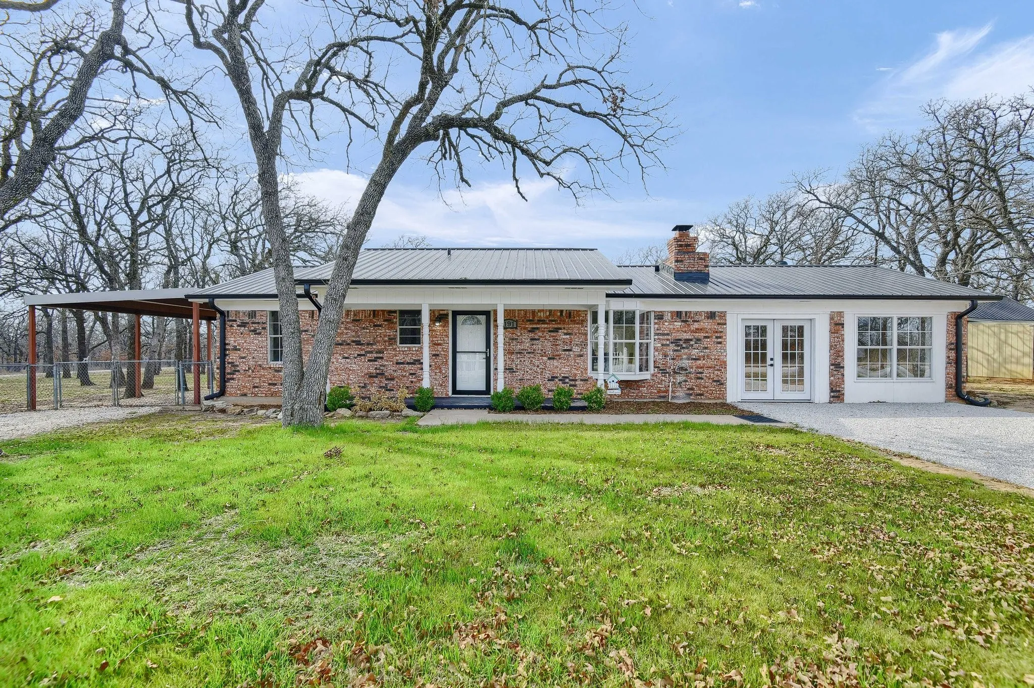 Single Family Residence For Sale in Montague County , 191 Seneca Trail S, Nocona, Texas 76255, 3 Bedroom, 2 Bathroom, Garage spaces, 1,872 Sqft, built in 1979, mls#21377199, Real Estate Agent in Nocona, Homes For Sale in Montague county, Homes For Sale in Nocona, Realtor in Nocona Texas, Real Estate Brokerage Independent Realty Texas, Luminita Cordes Realtor