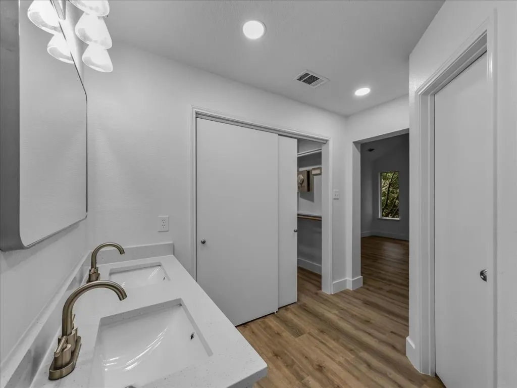 Single Family Residence For Sale in Tarrant County , 1020 Cheddar Court, Arlington, Texas 76017, 3 Bedroom, 3 Bathroom, Garage spaces, 1,524 Sqft, built in 1996, mls#21377244, Real Estate Agent in Arlington, Homes For Sale in Tarrant county, Homes For Sale in Arlington, Realtor in Arlington Texas, Real Estate Brokerage Independent Realty Texas, Luminita Cordes Realtor