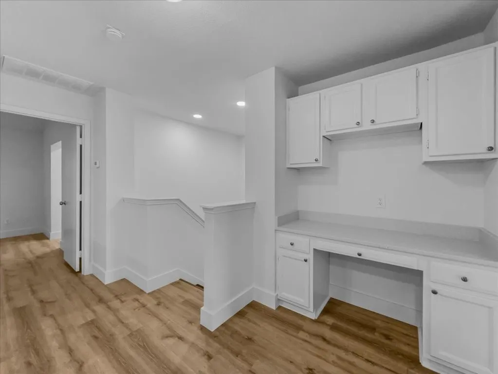 Single Family Residence For Sale in Tarrant County , 1020 Cheddar Court, Arlington, Texas 76017, 3 Bedroom, 3 Bathroom, Garage spaces, 1,524 Sqft, built in 1996, mls#21377244, Real Estate Agent in Arlington, Homes For Sale in Tarrant county, Homes For Sale in Arlington, Realtor in Arlington Texas, Real Estate Brokerage Independent Realty Texas, Luminita Cordes Realtor