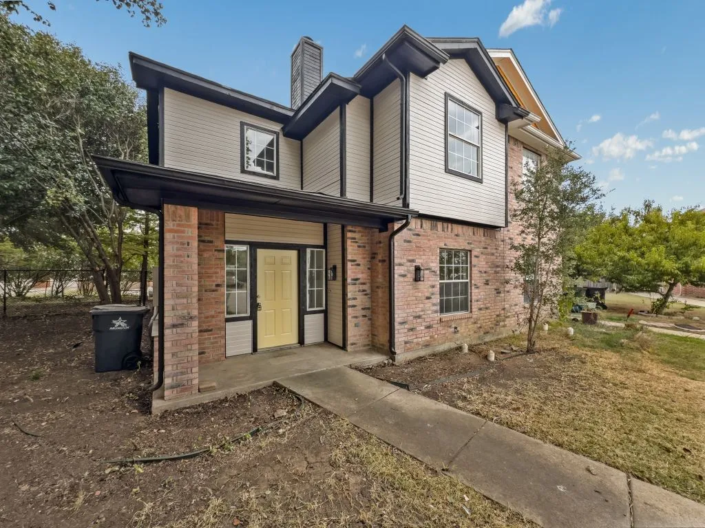 Single Family Residence For Sale in Tarrant County , 1020 Cheddar Court, Arlington, Texas 76017, 3 Bedroom, 3 Bathroom, Garage spaces, 1,524 Sqft, built in 1996, mls#21377244, Real Estate Agent in Arlington, Homes For Sale in Tarrant county, Homes For Sale in Arlington, Realtor in Arlington Texas, Real Estate Brokerage Independent Realty Texas, Luminita Cordes Realtor