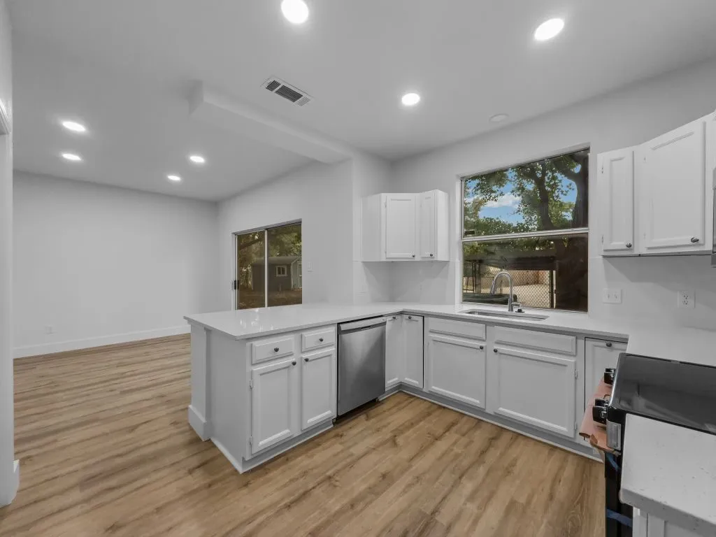 Single Family Residence For Sale in Tarrant County , 1020 Cheddar Court, Arlington, Texas 76017, 3 Bedroom, 3 Bathroom, Garage spaces, 1,524 Sqft, built in 1996, mls#21377244, Real Estate Agent in Arlington, Homes For Sale in Tarrant county, Homes For Sale in Arlington, Realtor in Arlington Texas, Real Estate Brokerage Independent Realty Texas, Luminita Cordes Realtor