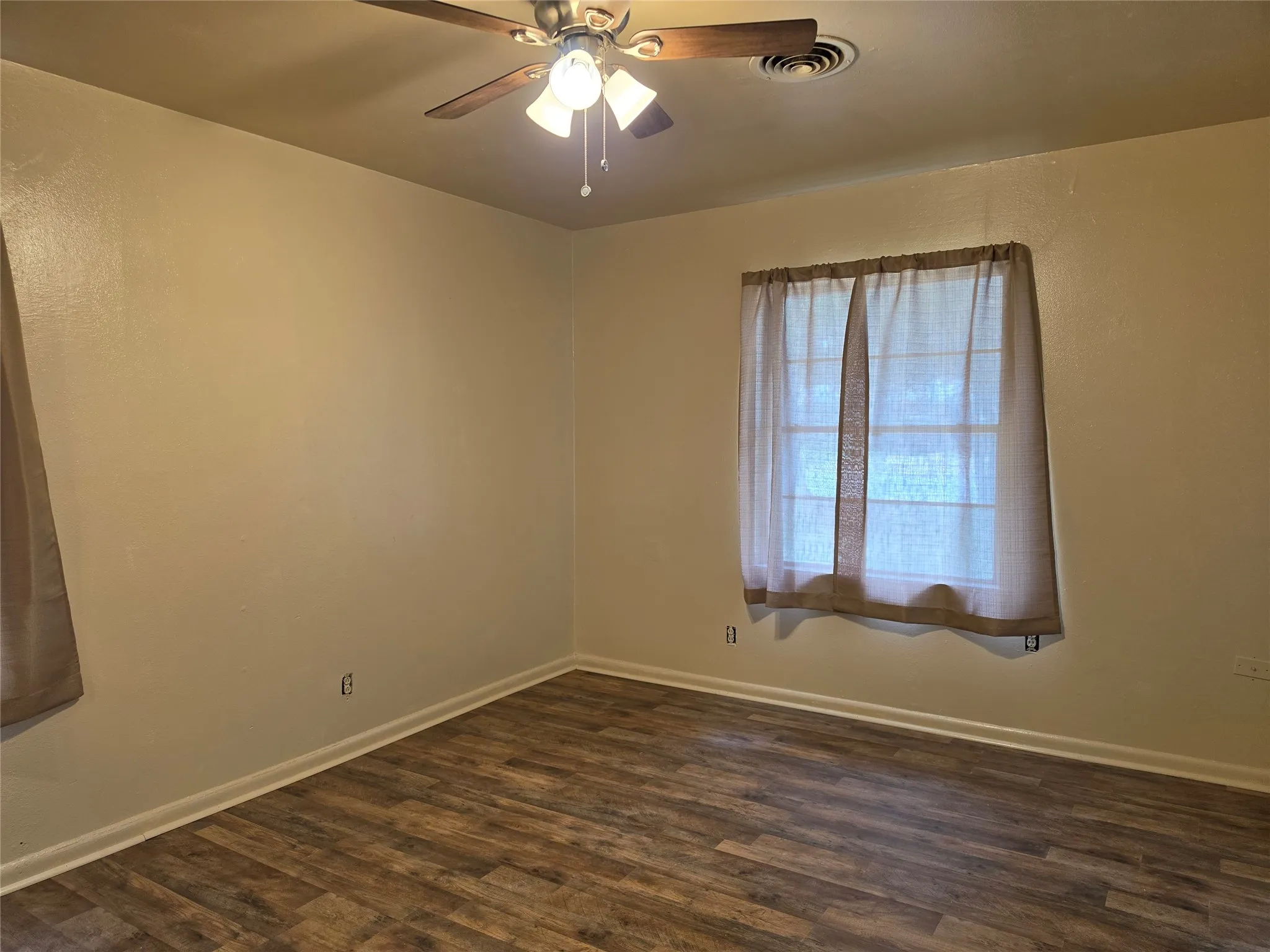 Single Family Residence For Rent in Taylor County , 1685 N Willis Street, Abilene, Texas 79603, 3 Bedroom, 2 Bathroom, 2 Garage spaces, 1,349 Sqft, built in 1957, mls#21377286, Real Estate Agent in Abilene, Homes For Rent in Taylor county, Homes For Rent in Abilene, Realtor in Abilene Texas, Real Estate Brokerage Independent Realty Texas, Luminita Cordes Realtor