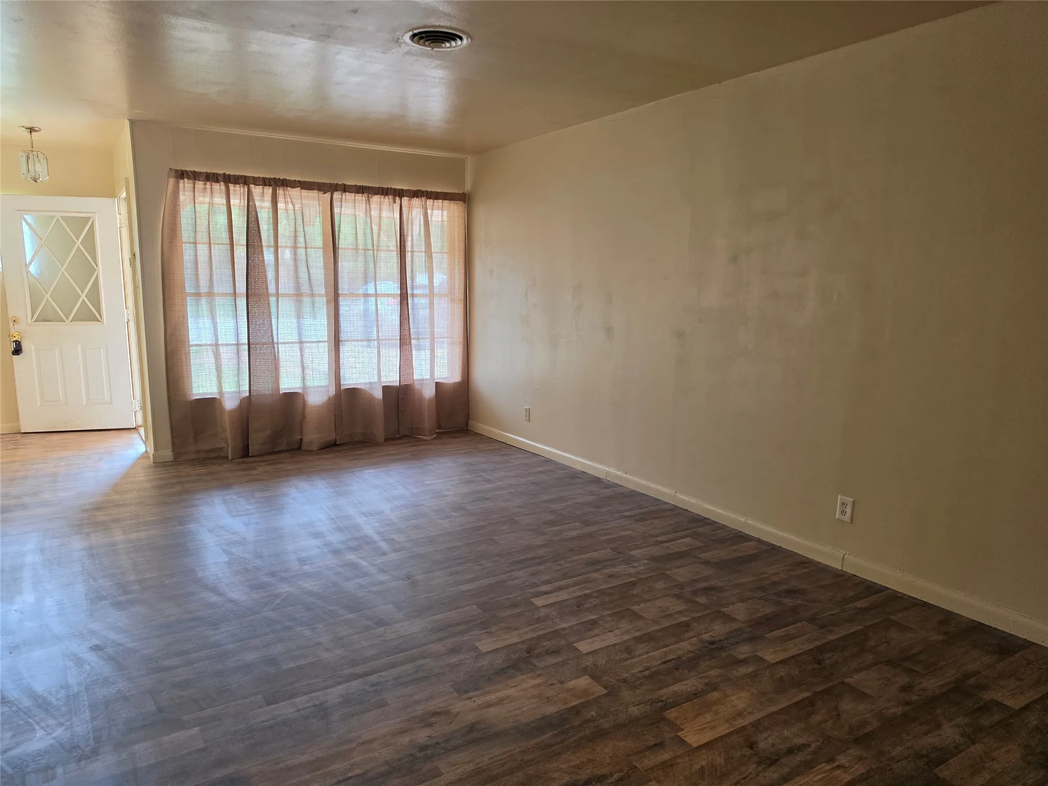 Single Family Residence For Rent in Taylor County , 1685 N Willis Street, Abilene, Texas 79603, 3 Bedroom, 2 Bathroom, 2 Garage spaces, 1,349 Sqft, built in 1957, mls#21377286, Real Estate Agent in Abilene, Homes For Rent in Taylor county, Homes For Rent in Abilene, Realtor in Abilene Texas, Real Estate Brokerage Independent Realty Texas, Luminita Cordes Realtor