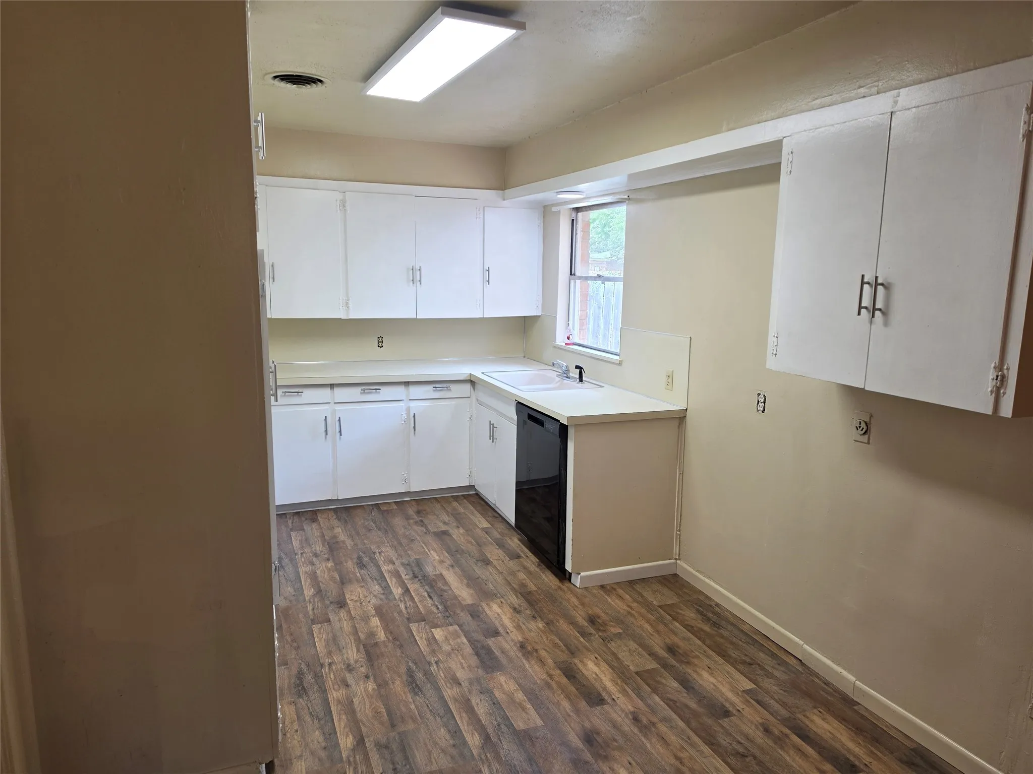 Single Family Residence For Rent in Taylor County , 1685 N Willis Street, Abilene, Texas 79603, 3 Bedroom, 2 Bathroom, 2 Garage spaces, 1,349 Sqft, built in 1957, mls#21377286, Real Estate Agent in Abilene, Homes For Rent in Taylor county, Homes For Rent in Abilene, Realtor in Abilene Texas, Real Estate Brokerage Independent Realty Texas, Luminita Cordes Realtor