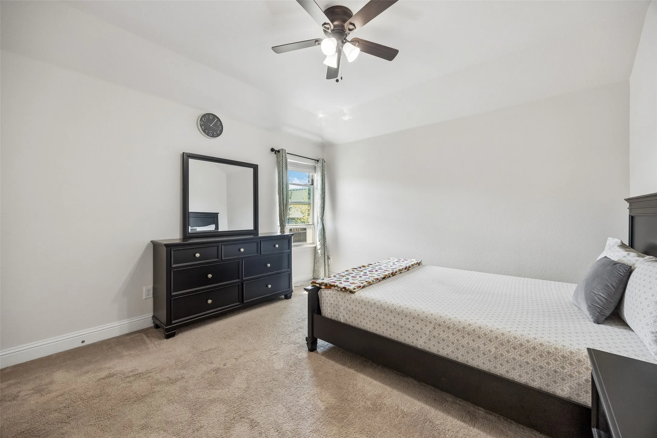 Single Family Residence For Sale in Collin County , 1813 Lisburn Drive, Mc Kinney, Texas 75071, 4 Bedroom, 4 Bathroom, 2 Garage spaces, 3,032 Sqft, built in 2017, mls#21374739, Real Estate Agent in Mc Kinney, Homes For Sale in Collin county, Homes For Sale in Mc Kinney, Realtor in Mc Kinney Texas, Real Estate Brokerage Independent Realty Texas, Luminita Cordes Realtor