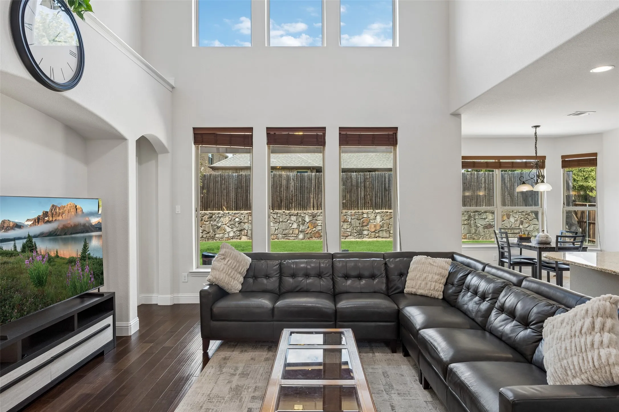 Single Family Residence For Sale in Collin County , 1813 Lisburn Drive, Mc Kinney, Texas 75071, 4 Bedroom, 4 Bathroom, 2 Garage spaces, 3,032 Sqft, built in 2017, mls#21374739, Real Estate Agent in Mc Kinney, Homes For Sale in Collin county, Homes For Sale in Mc Kinney, Realtor in Mc Kinney Texas, Real Estate Brokerage Independent Realty Texas, Luminita Cordes Realtor