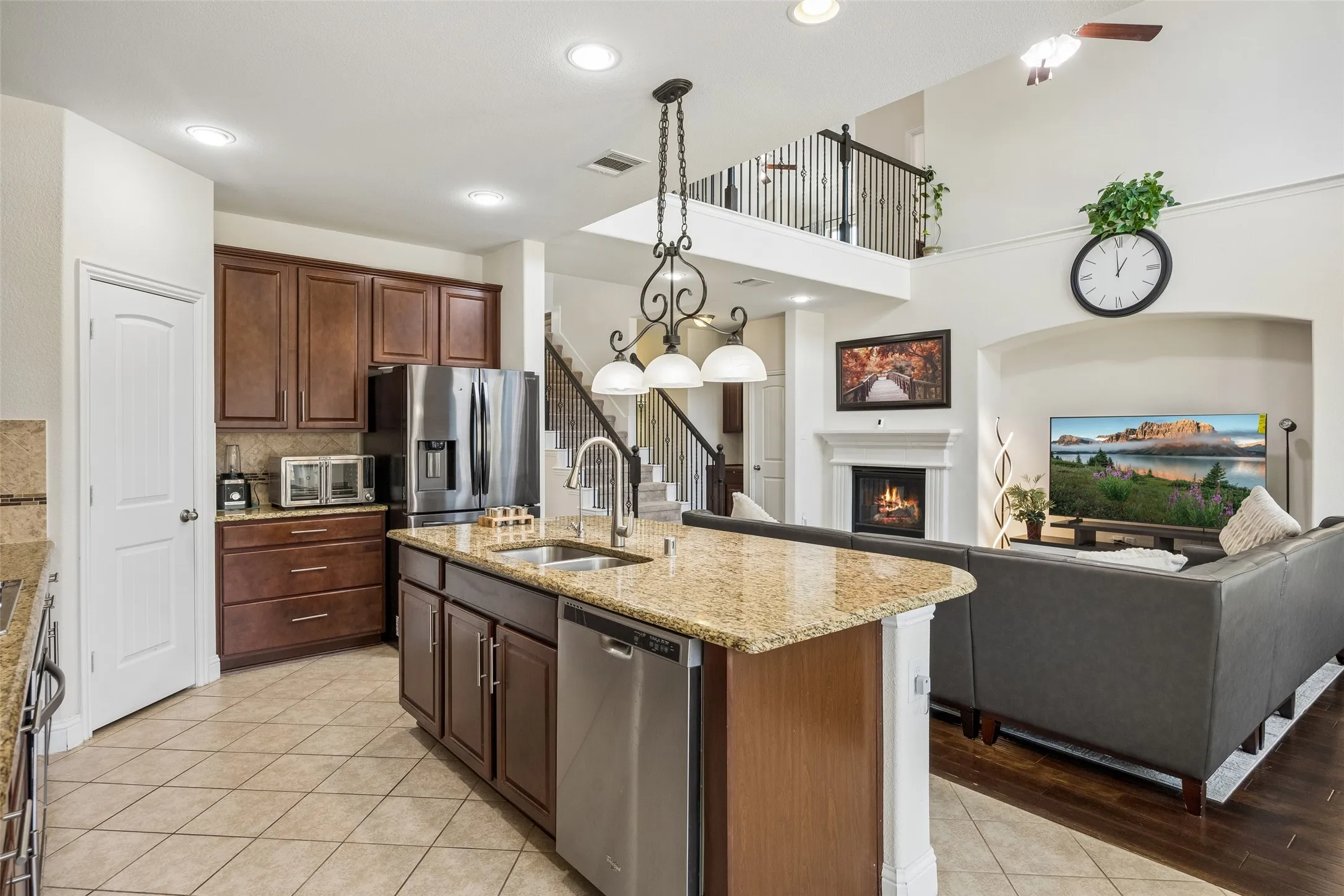 Single Family Residence For Sale in Collin County , 1813 Lisburn Drive, Mc Kinney, Texas 75071, 4 Bedroom, 4 Bathroom, 2 Garage spaces, 3,032 Sqft, built in 2017, mls#21374739, Real Estate Agent in Mc Kinney, Homes For Sale in Collin county, Homes For Sale in Mc Kinney, Realtor in Mc Kinney Texas, Real Estate Brokerage Independent Realty Texas, Luminita Cordes Realtor