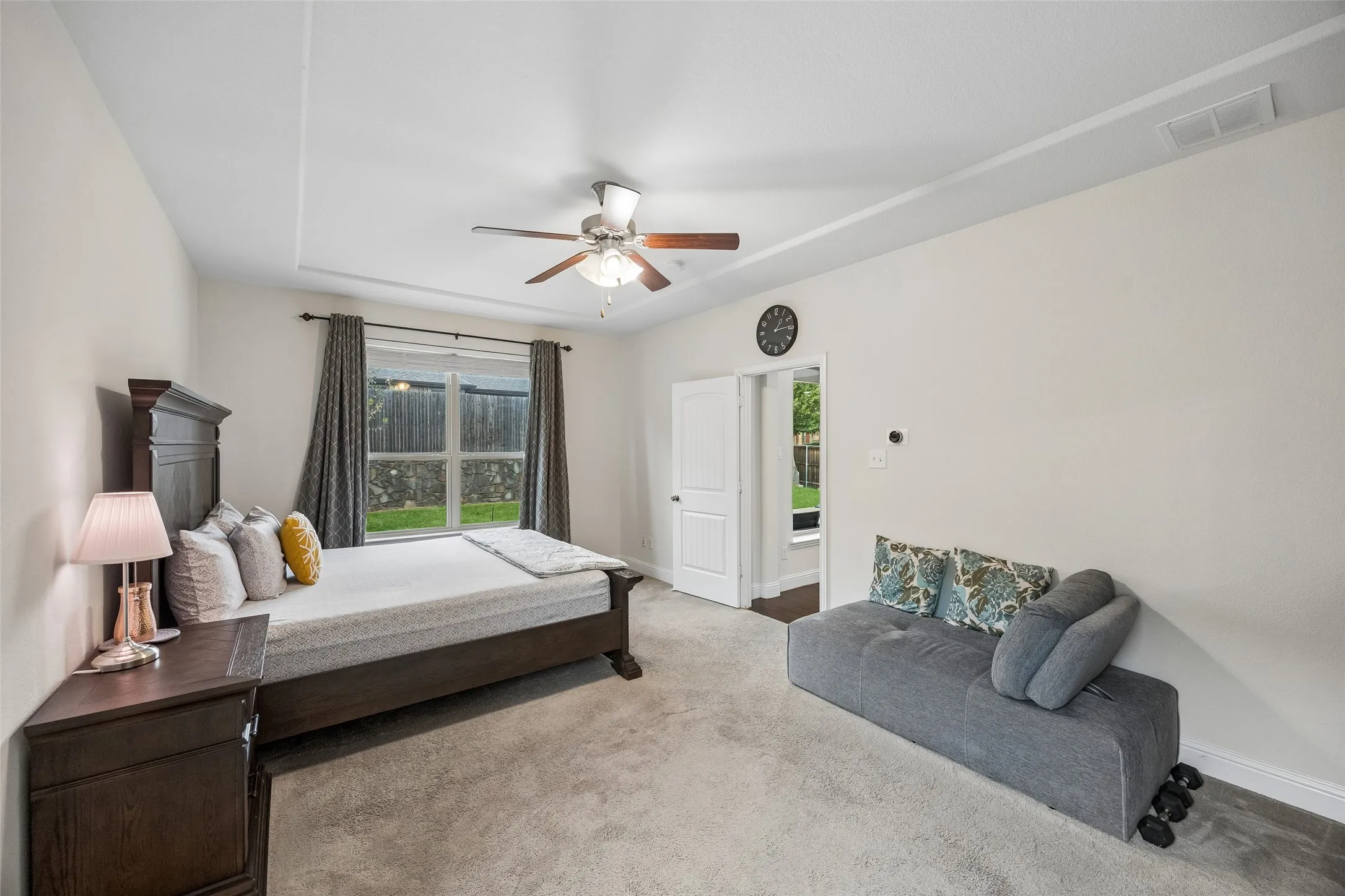 Single Family Residence For Sale in Collin County , 1813 Lisburn Drive, Mc Kinney, Texas 75071, 4 Bedroom, 4 Bathroom, 2 Garage spaces, 3,032 Sqft, built in 2017, mls#21374739, Real Estate Agent in Mc Kinney, Homes For Sale in Collin county, Homes For Sale in Mc Kinney, Realtor in Mc Kinney Texas, Real Estate Brokerage Independent Realty Texas, Luminita Cordes Realtor