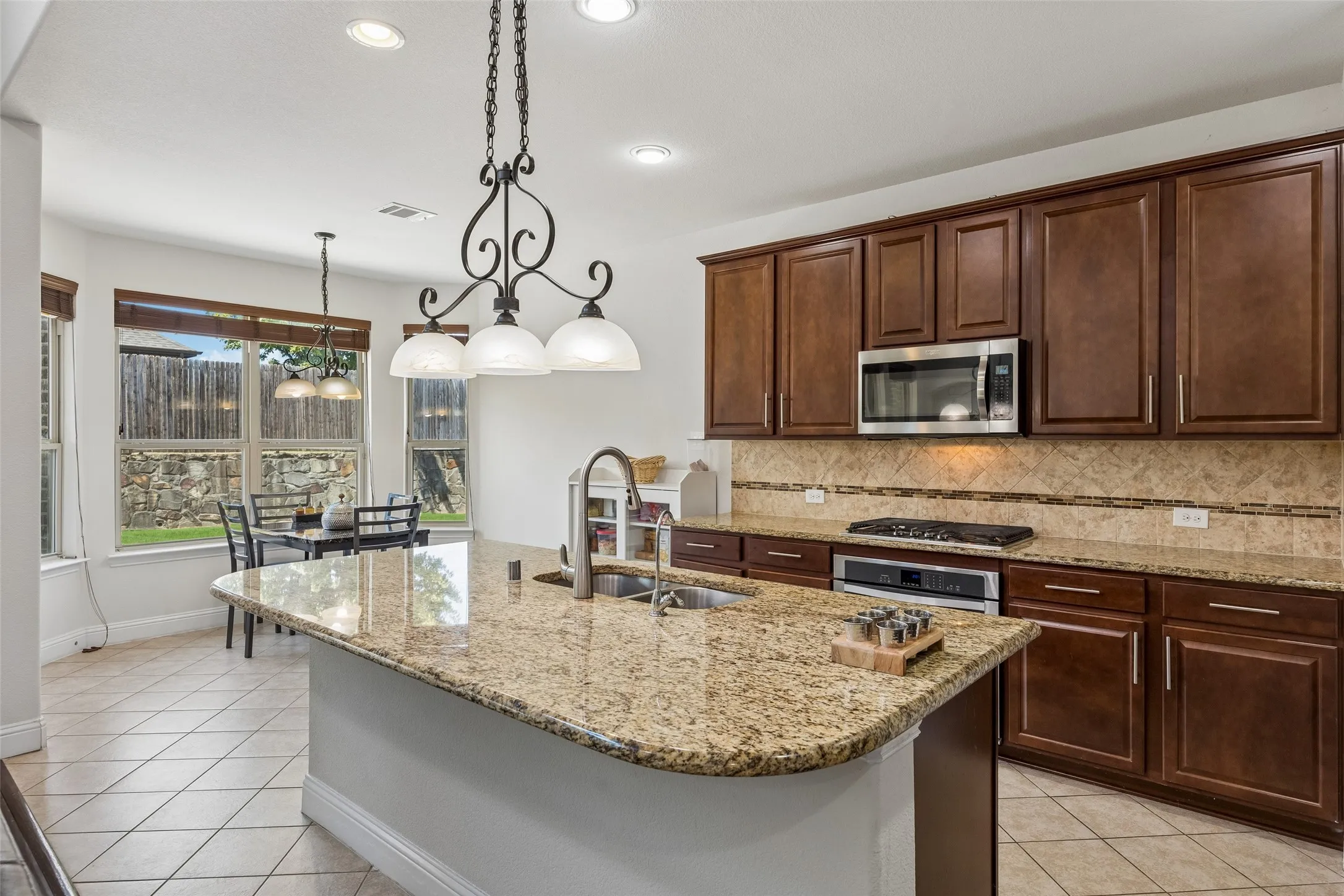 Single Family Residence For Sale in Collin County , 1813 Lisburn Drive, Mc Kinney, Texas 75071, 4 Bedroom, 4 Bathroom, 2 Garage spaces, 3,032 Sqft, built in 2017, mls#21374739, Real Estate Agent in Mc Kinney, Homes For Sale in Collin county, Homes For Sale in Mc Kinney, Realtor in Mc Kinney Texas, Real Estate Brokerage Independent Realty Texas, Luminita Cordes Realtor