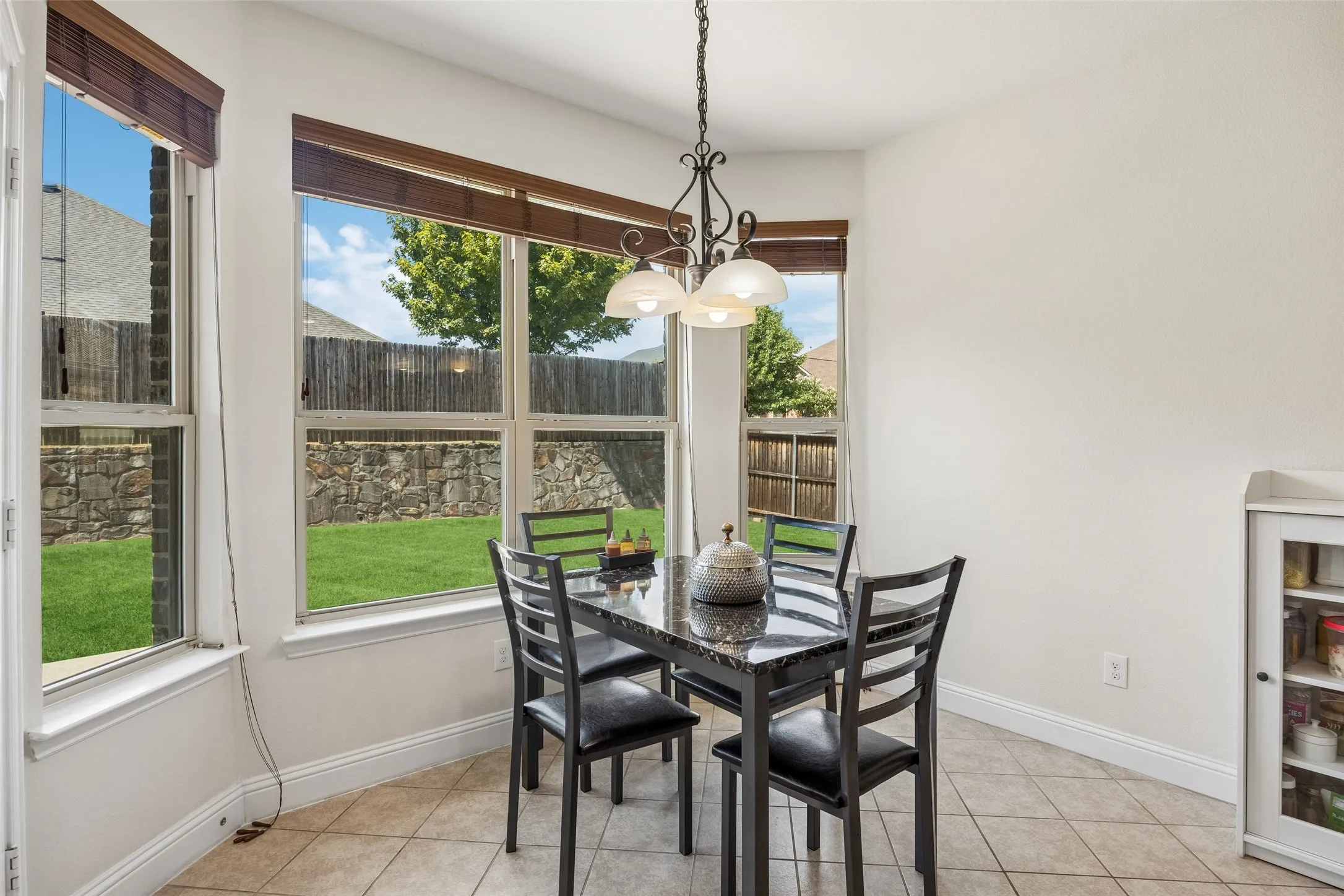 Single Family Residence For Sale in Collin County , 1813 Lisburn Drive, Mc Kinney, Texas 75071, 4 Bedroom, 4 Bathroom, 2 Garage spaces, 3,032 Sqft, built in 2017, mls#21374739, Real Estate Agent in Mc Kinney, Homes For Sale in Collin county, Homes For Sale in Mc Kinney, Realtor in Mc Kinney Texas, Real Estate Brokerage Independent Realty Texas, Luminita Cordes Realtor
