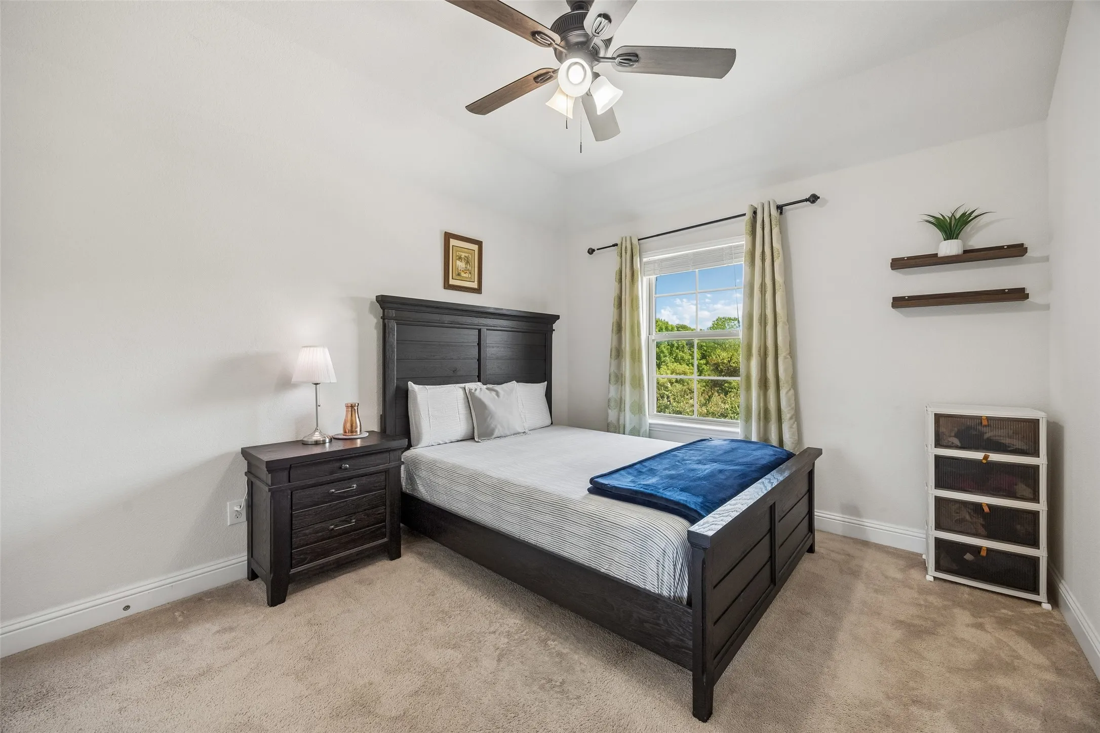 Single Family Residence For Sale in Collin County , 1813 Lisburn Drive, Mc Kinney, Texas 75071, 4 Bedroom, 4 Bathroom, 2 Garage spaces, 3,032 Sqft, built in 2017, mls#21374739, Real Estate Agent in Mc Kinney, Homes For Sale in Collin county, Homes For Sale in Mc Kinney, Realtor in Mc Kinney Texas, Real Estate Brokerage Independent Realty Texas, Luminita Cordes Realtor