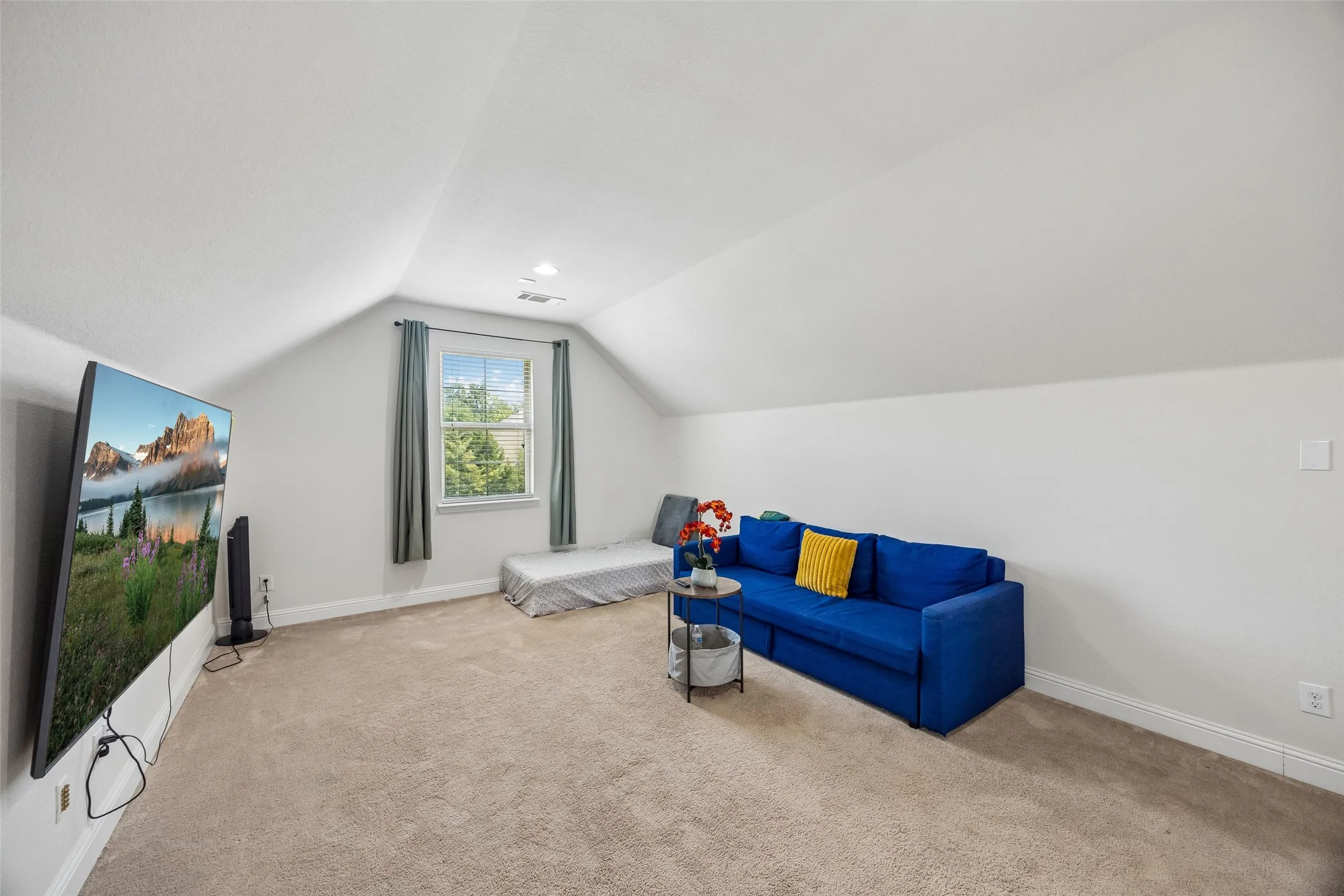 Single Family Residence For Sale in Collin County , 1813 Lisburn Drive, Mc Kinney, Texas 75071, 4 Bedroom, 4 Bathroom, 2 Garage spaces, 3,032 Sqft, built in 2017, mls#21374739, Real Estate Agent in Mc Kinney, Homes For Sale in Collin county, Homes For Sale in Mc Kinney, Realtor in Mc Kinney Texas, Real Estate Brokerage Independent Realty Texas, Luminita Cordes Realtor