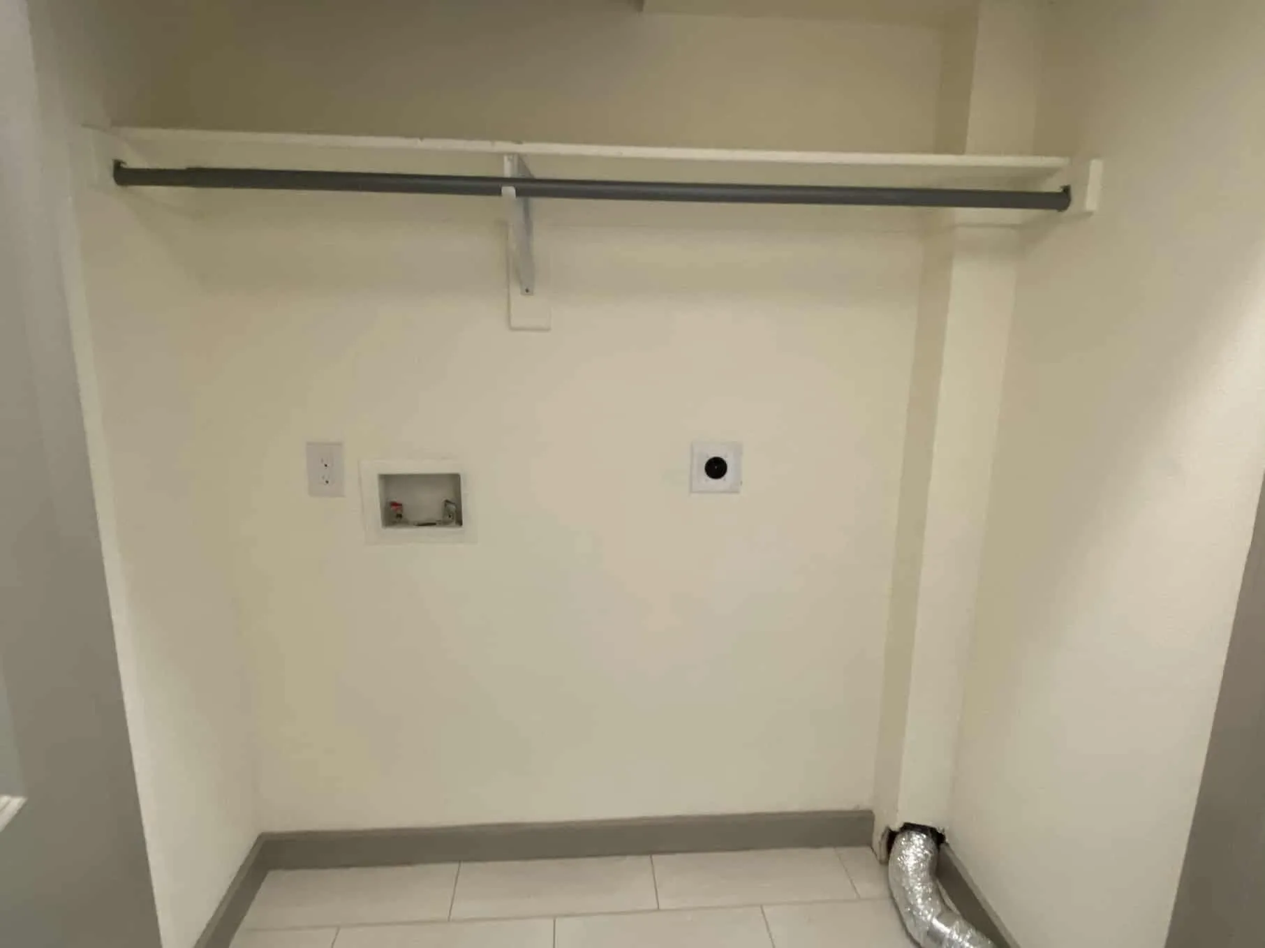 Townhouse For Rent in Tarrant County , 3601 Valley Vista Drive 107, Hurst, Texas 76053, 3 Bedroom, 2 Bathroom, Garage spaces, 1,520 Sqft, built in 2013, mls#21358565, Real Estate Agent in Hurst, Homes For Rent in Tarrant county, Homes For Rent in Hurst, Realtor in Hurst Texas, Real Estate Brokerage Independent Realty Texas, Luminita Cordes Realtor