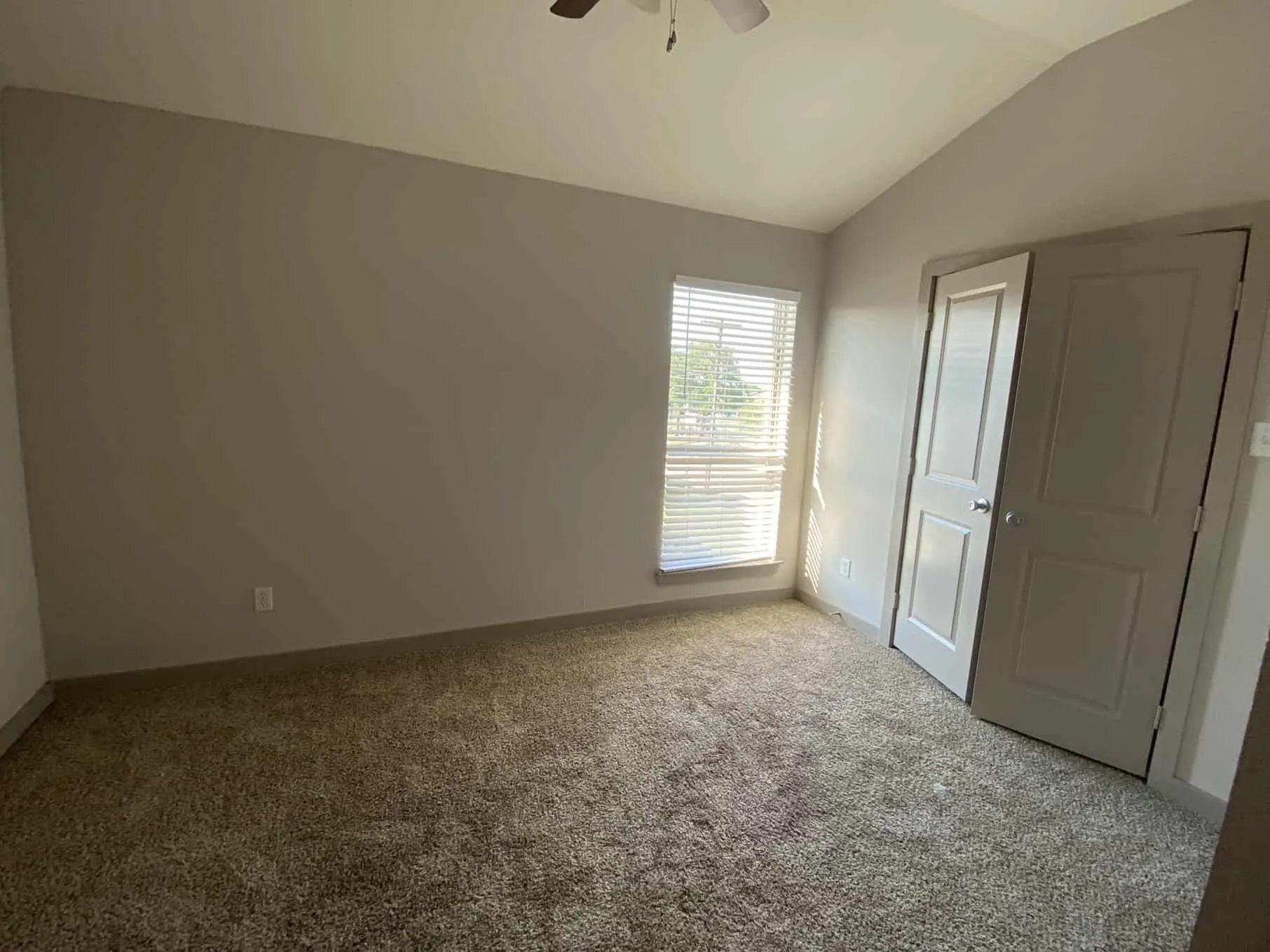 Townhouse For Rent in Tarrant County , 3601 Valley Vista Drive 107, Hurst, Texas 76053, 3 Bedroom, 2 Bathroom, Garage spaces, 1,520 Sqft, built in 2013, mls#21358565, Real Estate Agent in Hurst, Homes For Rent in Tarrant county, Homes For Rent in Hurst, Realtor in Hurst Texas, Real Estate Brokerage Independent Realty Texas, Luminita Cordes Realtor