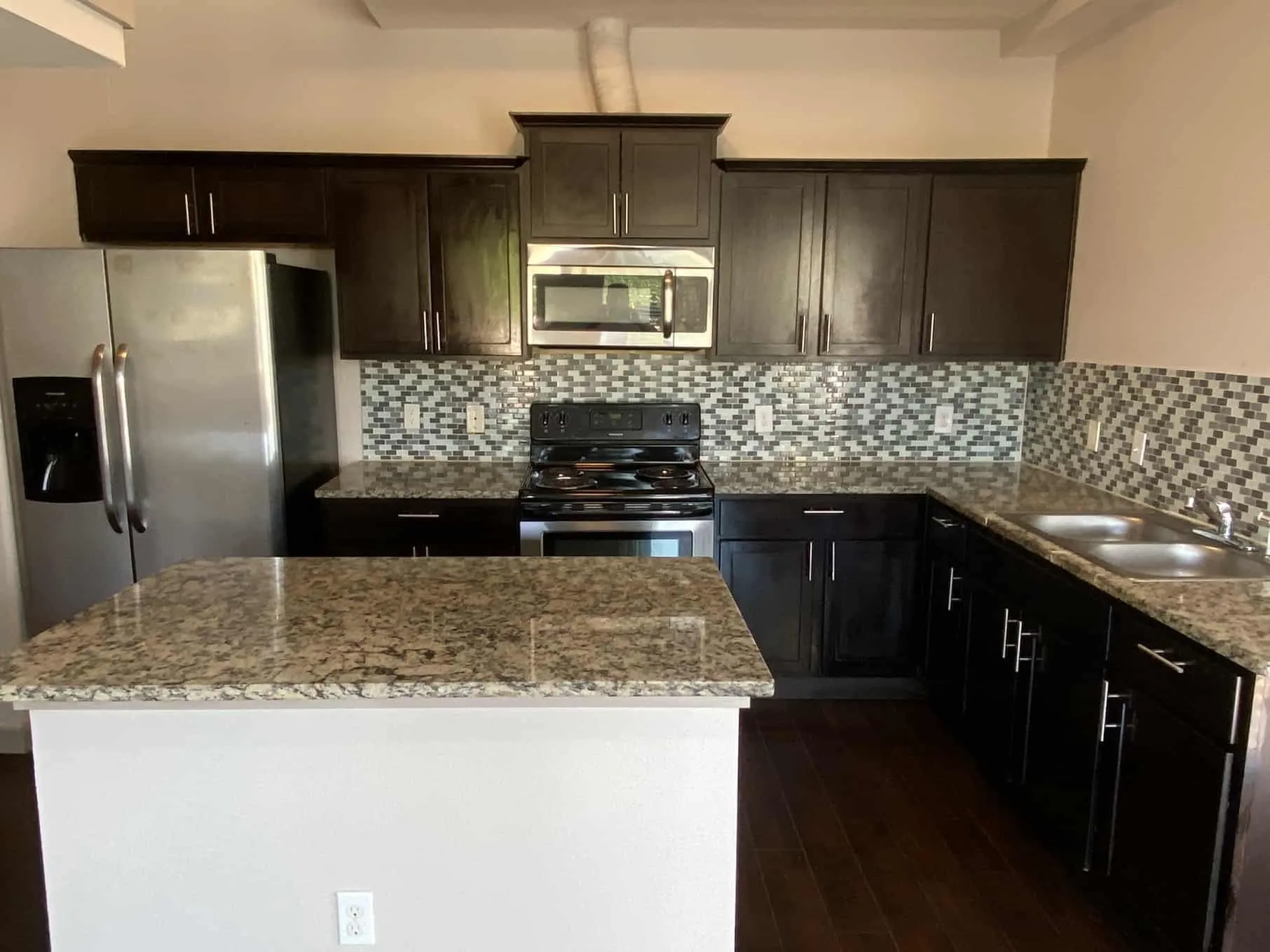 Townhouse For Rent in Tarrant County , 3601 Valley Vista Drive 107, Hurst, Texas 76053, 3 Bedroom, 2 Bathroom, Garage spaces, 1,520 Sqft, built in 2013, mls#21358565, Real Estate Agent in Hurst, Homes For Rent in Tarrant county, Homes For Rent in Hurst, Realtor in Hurst Texas, Real Estate Brokerage Independent Realty Texas, Luminita Cordes Realtor