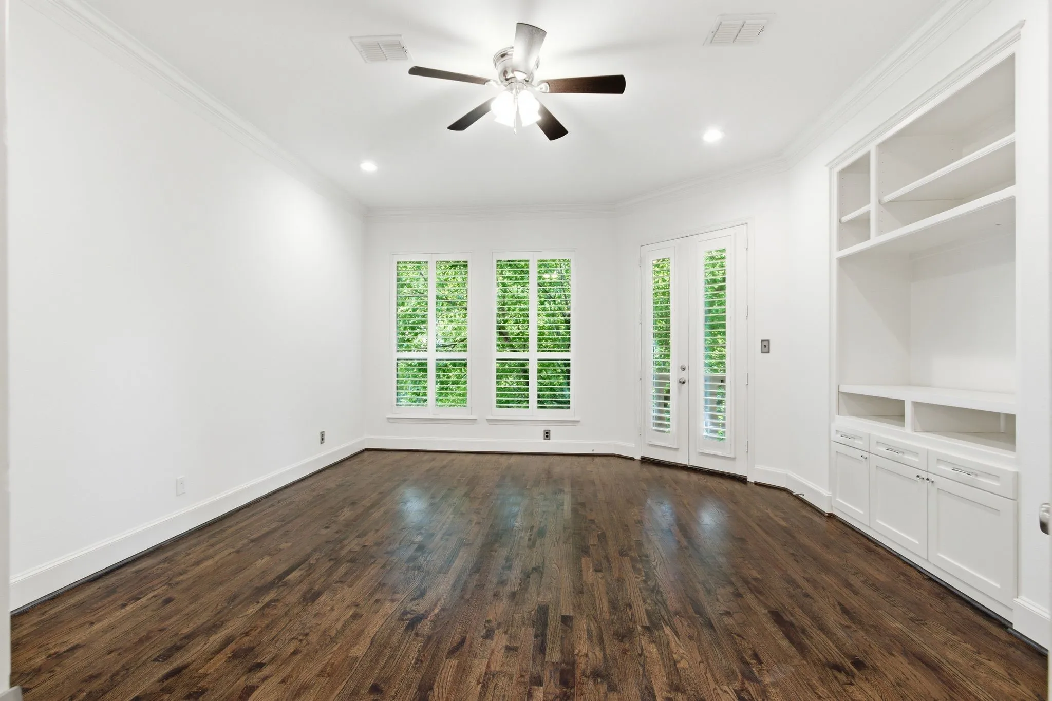 Single Family Residence For Rent in Collin County , 18323 Frankford Lakes Circle, Dallas, Texas 75252, 4 Bedroom, 4 Bathroom, 2 Garage spaces, 3,019 Sqft, built in 2004, mls#21377294, Real Estate Agent in Dallas, Homes For Rent in Collin county, Homes For Rent in Dallas, Realtor in Dallas Texas, Real Estate Brokerage Independent Realty Texas, Luminita Cordes Realtor