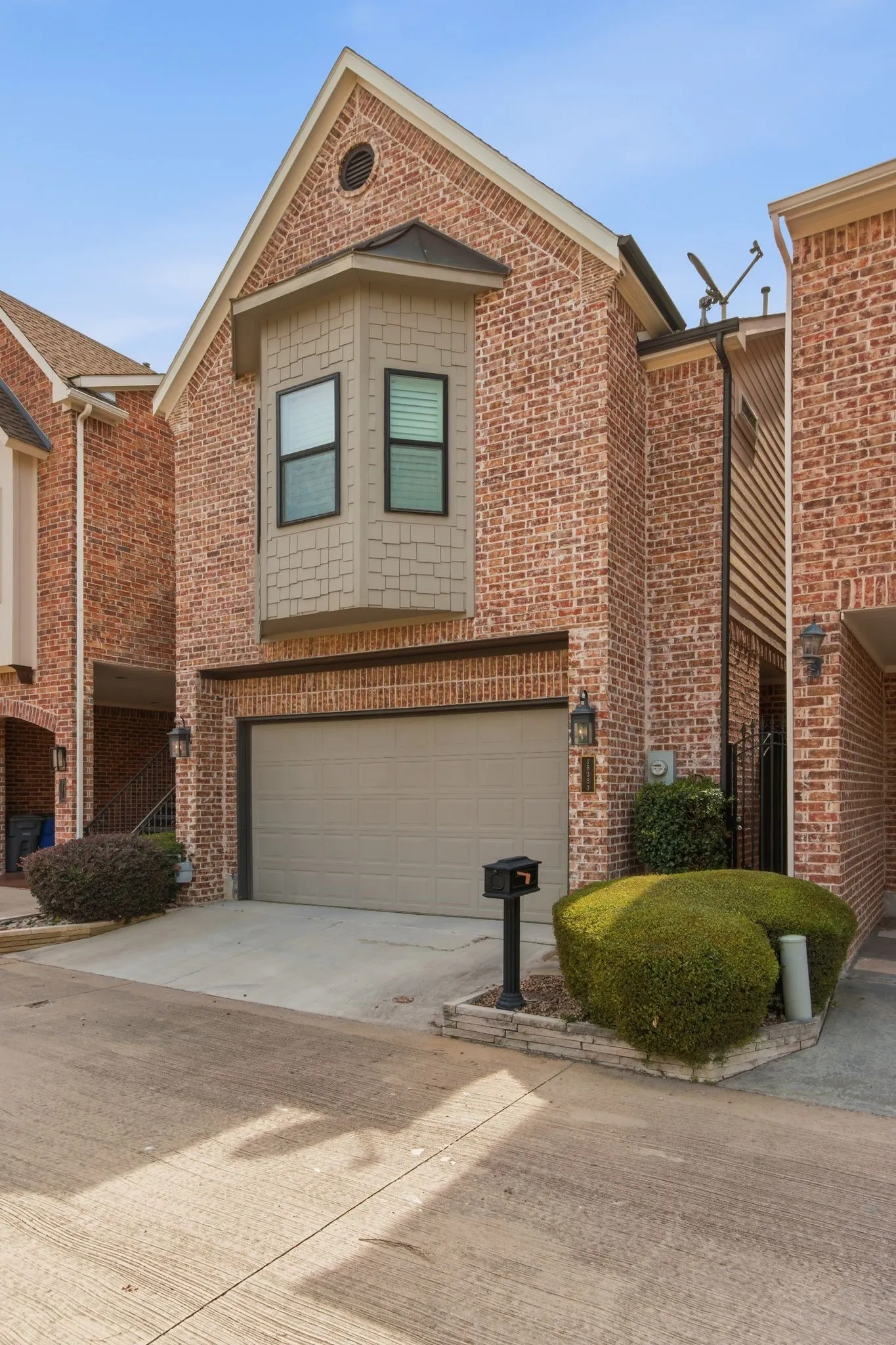 Single Family Residence For Rent in Collin County , 18323 Frankford Lakes Circle, Dallas, Texas 75252, 4 Bedroom, 4 Bathroom, 2 Garage spaces, 3,019 Sqft, built in 2004, mls#21377294, Real Estate Agent in Dallas, Homes For Rent in Collin county, Homes For Rent in Dallas, Realtor in Dallas Texas, Real Estate Brokerage Independent Realty Texas, Luminita Cordes Realtor
