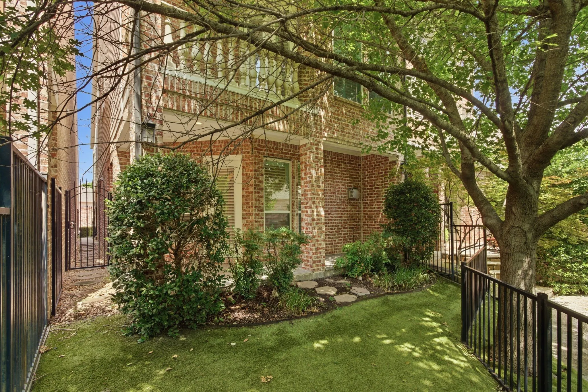 Single Family Residence For Rent in Collin County , 18323 Frankford Lakes Circle, Dallas, Texas 75252, 4 Bedroom, 4 Bathroom, 2 Garage spaces, 3,019 Sqft, built in 2004, mls#21377294, Real Estate Agent in Dallas, Homes For Rent in Collin county, Homes For Rent in Dallas, Realtor in Dallas Texas, Real Estate Brokerage Independent Realty Texas, Luminita Cordes Realtor