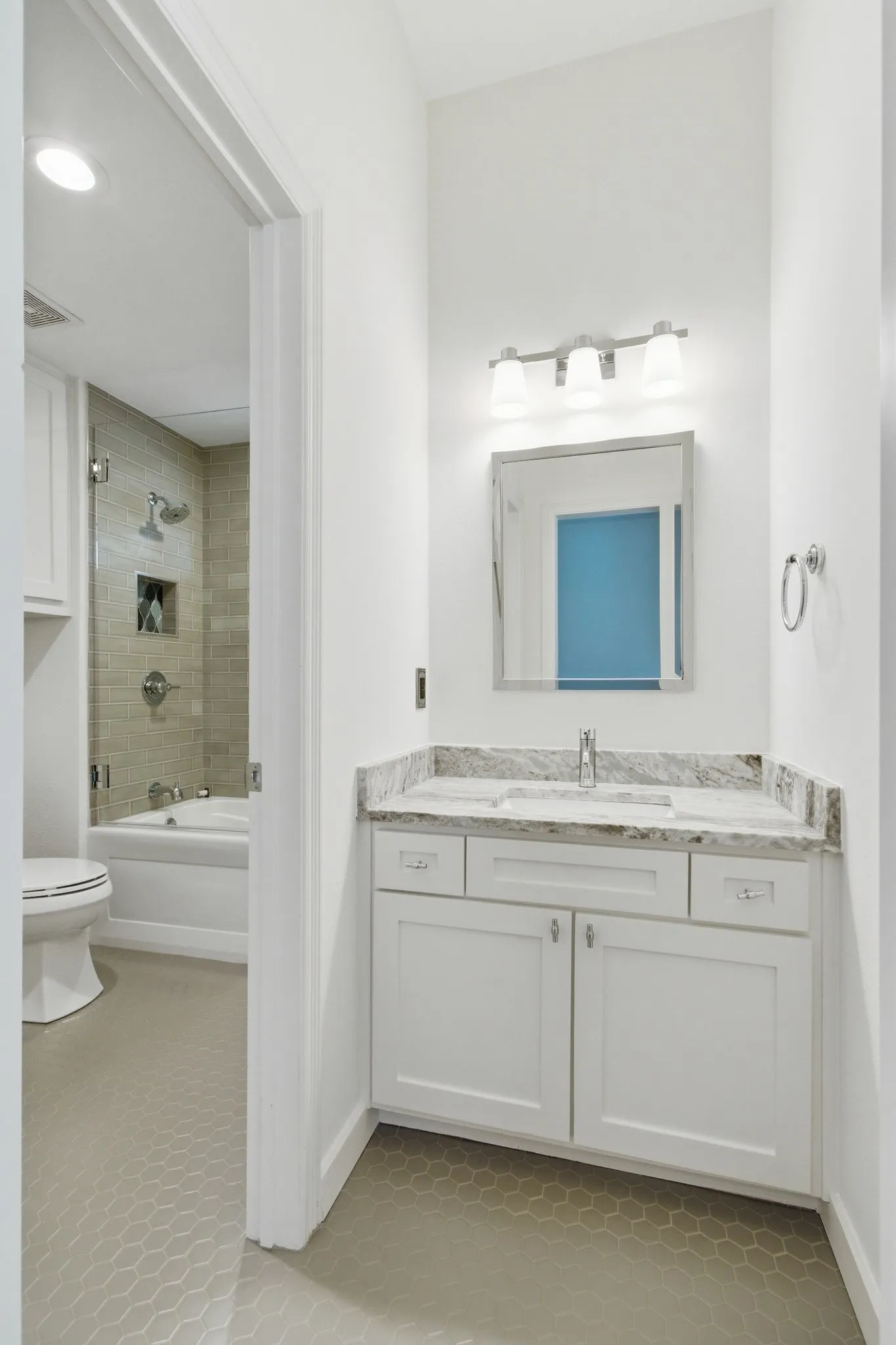 Single Family Residence For Rent in Collin County , 18323 Frankford Lakes Circle, Dallas, Texas 75252, 4 Bedroom, 4 Bathroom, 2 Garage spaces, 3,019 Sqft, built in 2004, mls#21377294, Real Estate Agent in Dallas, Homes For Rent in Collin county, Homes For Rent in Dallas, Realtor in Dallas Texas, Real Estate Brokerage Independent Realty Texas, Luminita Cordes Realtor