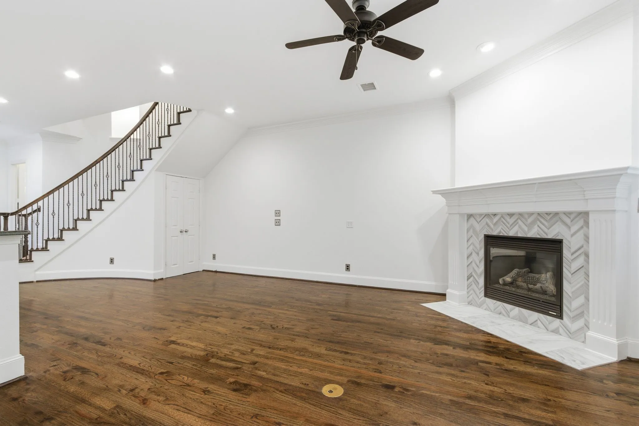 Single Family Residence For Rent in Collin County , 18323 Frankford Lakes Circle, Dallas, Texas 75252, 4 Bedroom, 4 Bathroom, 2 Garage spaces, 3,019 Sqft, built in 2004, mls#21377294, Real Estate Agent in Dallas, Homes For Rent in Collin county, Homes For Rent in Dallas, Realtor in Dallas Texas, Real Estate Brokerage Independent Realty Texas, Luminita Cordes Realtor