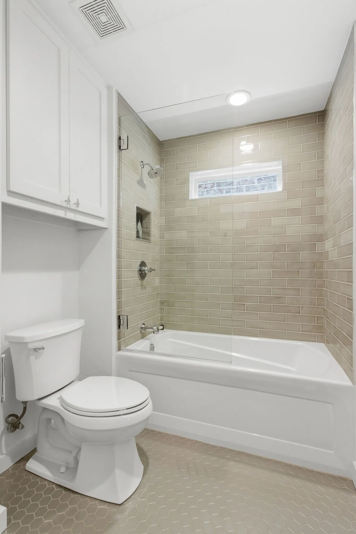 Single Family Residence For Rent in Collin County , 18323 Frankford Lakes Circle, Dallas, Texas 75252, 4 Bedroom, 4 Bathroom, 2 Garage spaces, 3,019 Sqft, built in 2004, mls#21377294, Real Estate Agent in Dallas, Homes For Rent in Collin county, Homes For Rent in Dallas, Realtor in Dallas Texas, Real Estate Brokerage Independent Realty Texas, Luminita Cordes Realtor