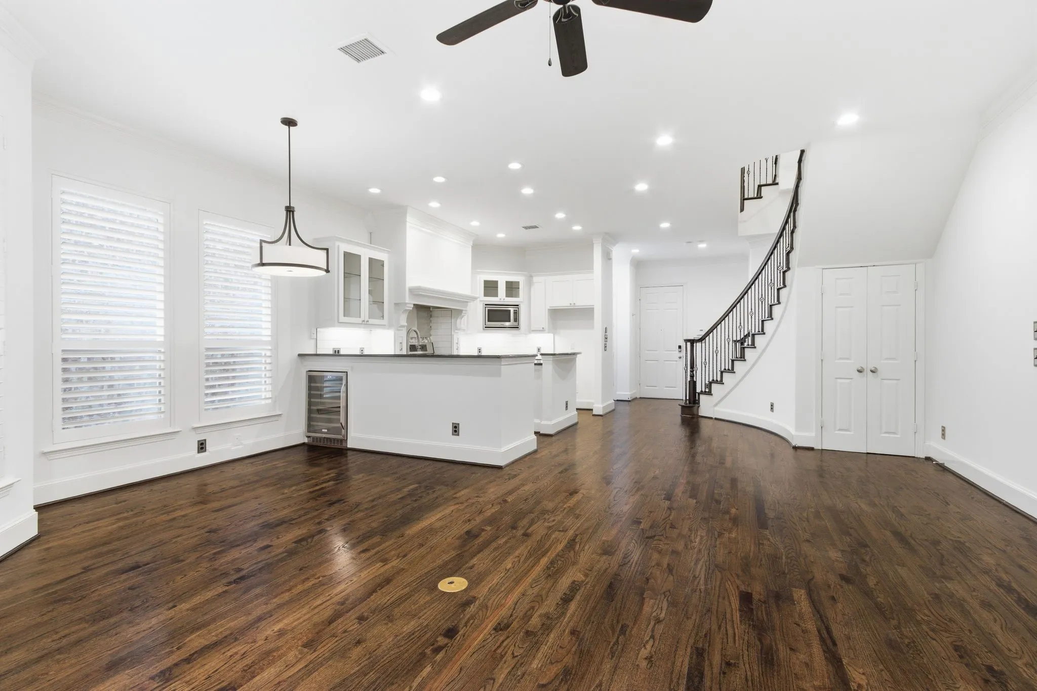 Single Family Residence For Rent in Collin County , 18323 Frankford Lakes Circle, Dallas, Texas 75252, 4 Bedroom, 4 Bathroom, 2 Garage spaces, 3,019 Sqft, built in 2004, mls#21377294, Real Estate Agent in Dallas, Homes For Rent in Collin county, Homes For Rent in Dallas, Realtor in Dallas Texas, Real Estate Brokerage Independent Realty Texas, Luminita Cordes Realtor