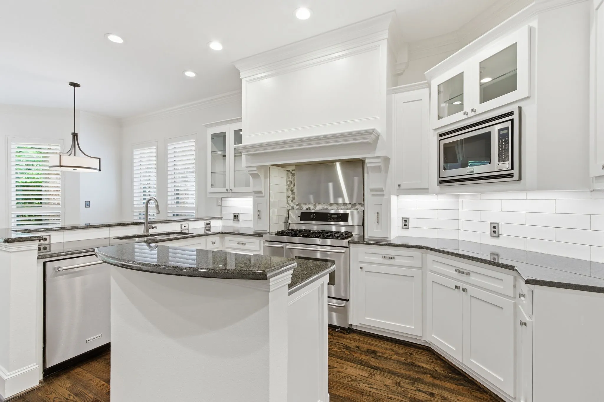 Single Family Residence For Rent in Collin County , 18323 Frankford Lakes Circle, Dallas, Texas 75252, 4 Bedroom, 4 Bathroom, 2 Garage spaces, 3,019 Sqft, built in 2004, mls#21377294, Real Estate Agent in Dallas, Homes For Rent in Collin county, Homes For Rent in Dallas, Realtor in Dallas Texas, Real Estate Brokerage Independent Realty Texas, Luminita Cordes Realtor