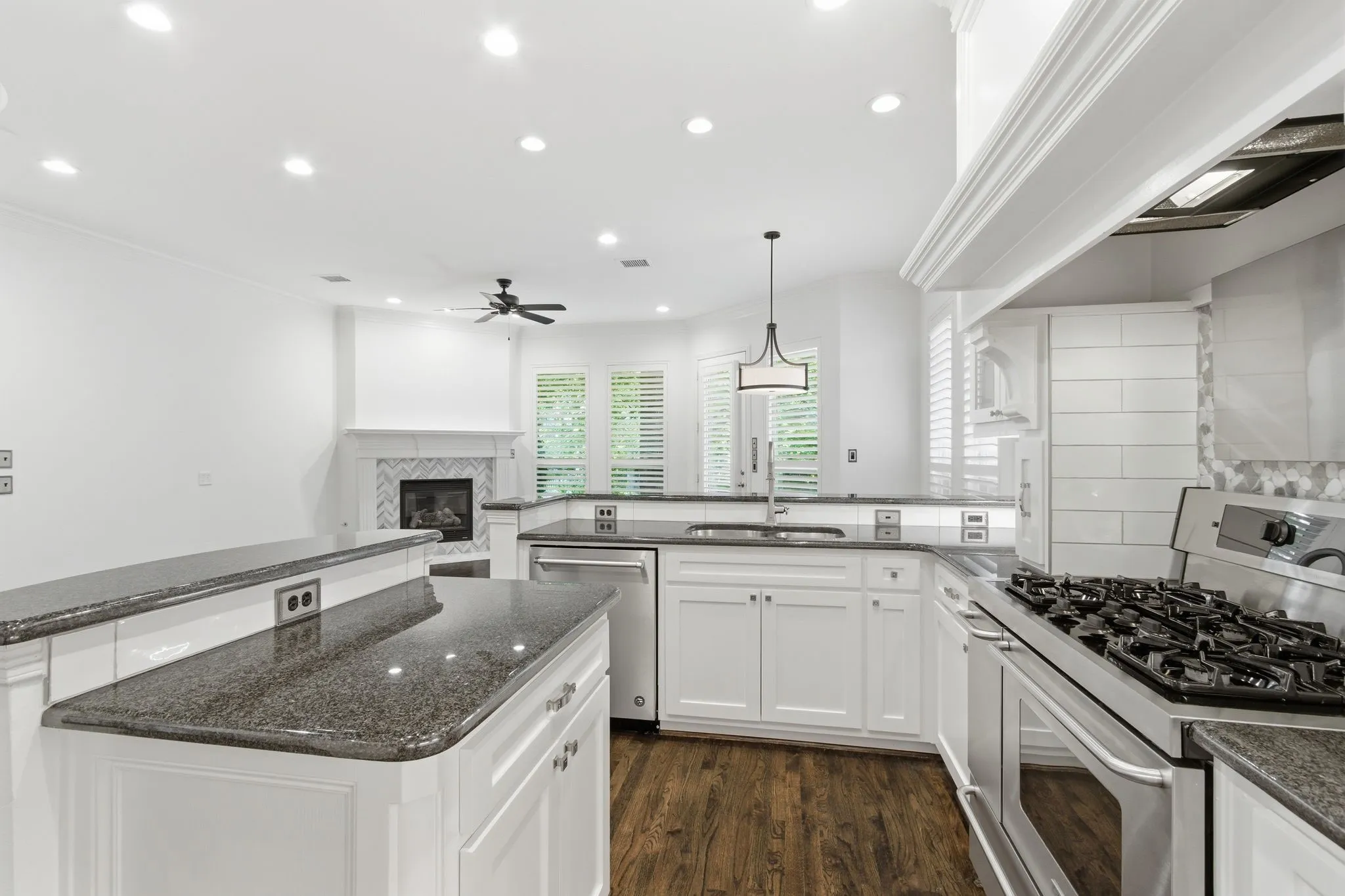 Single Family Residence For Rent in Collin County , 18323 Frankford Lakes Circle, Dallas, Texas 75252, 4 Bedroom, 4 Bathroom, 2 Garage spaces, 3,019 Sqft, built in 2004, mls#21377294, Real Estate Agent in Dallas, Homes For Rent in Collin county, Homes For Rent in Dallas, Realtor in Dallas Texas, Real Estate Brokerage Independent Realty Texas, Luminita Cordes Realtor