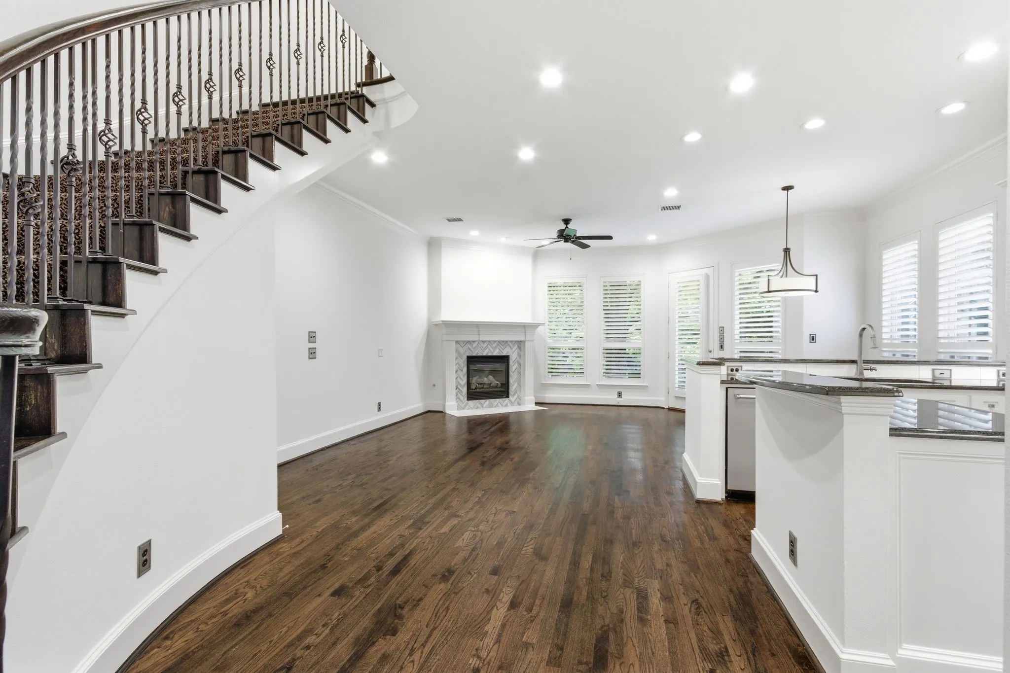 Single Family Residence For Rent in Collin County , 18323 Frankford Lakes Circle, Dallas, Texas 75252, 4 Bedroom, 4 Bathroom, 2 Garage spaces, 3,019 Sqft, built in 2004, mls#21377294, Real Estate Agent in Dallas, Homes For Rent in Collin county, Homes For Rent in Dallas, Realtor in Dallas Texas, Real Estate Brokerage Independent Realty Texas, Luminita Cordes Realtor