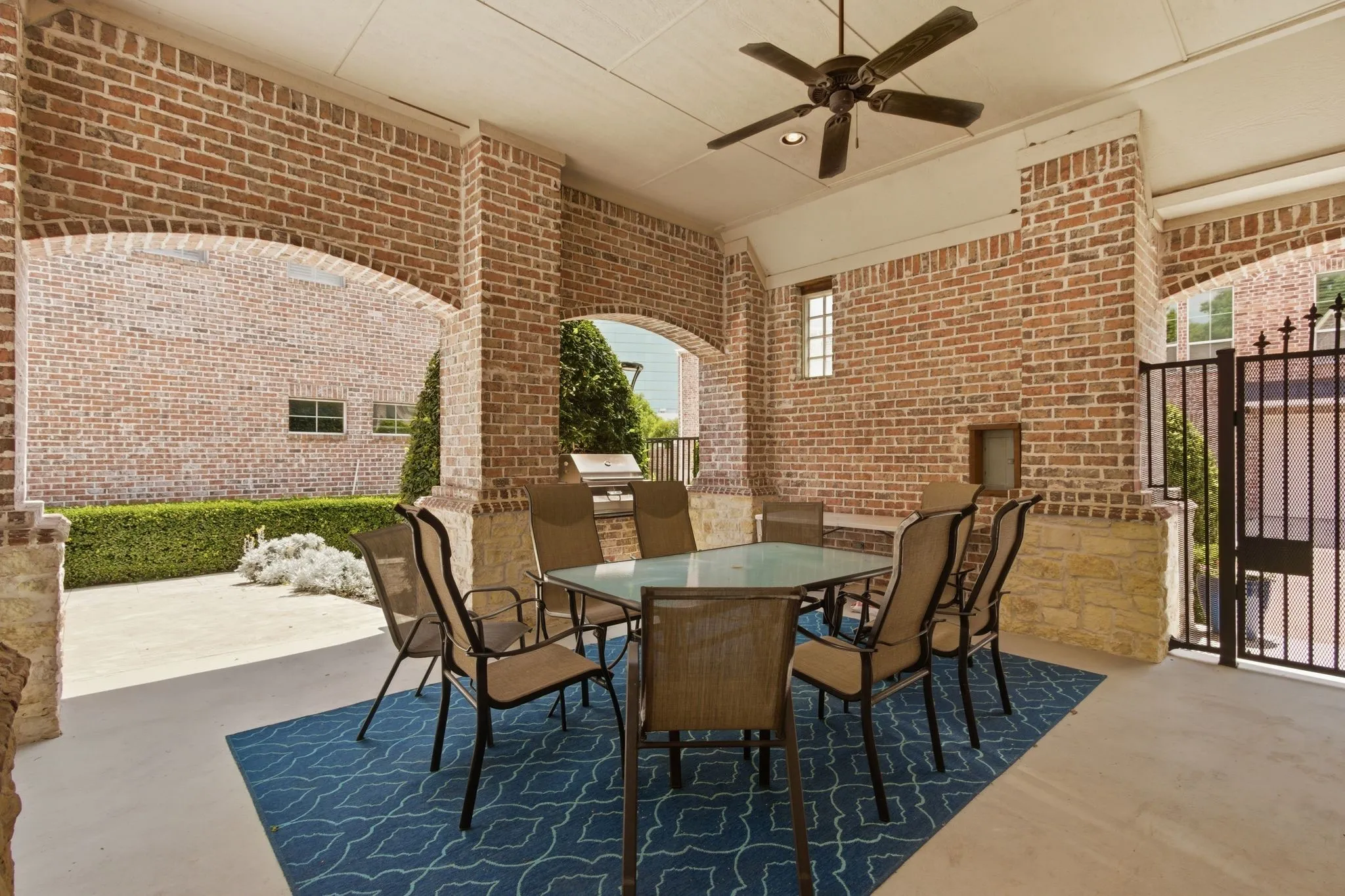 Single Family Residence For Rent in Collin County , 18323 Frankford Lakes Circle, Dallas, Texas 75252, 4 Bedroom, 4 Bathroom, 2 Garage spaces, 3,019 Sqft, built in 2004, mls#21377294, Real Estate Agent in Dallas, Homes For Rent in Collin county, Homes For Rent in Dallas, Realtor in Dallas Texas, Real Estate Brokerage Independent Realty Texas, Luminita Cordes Realtor