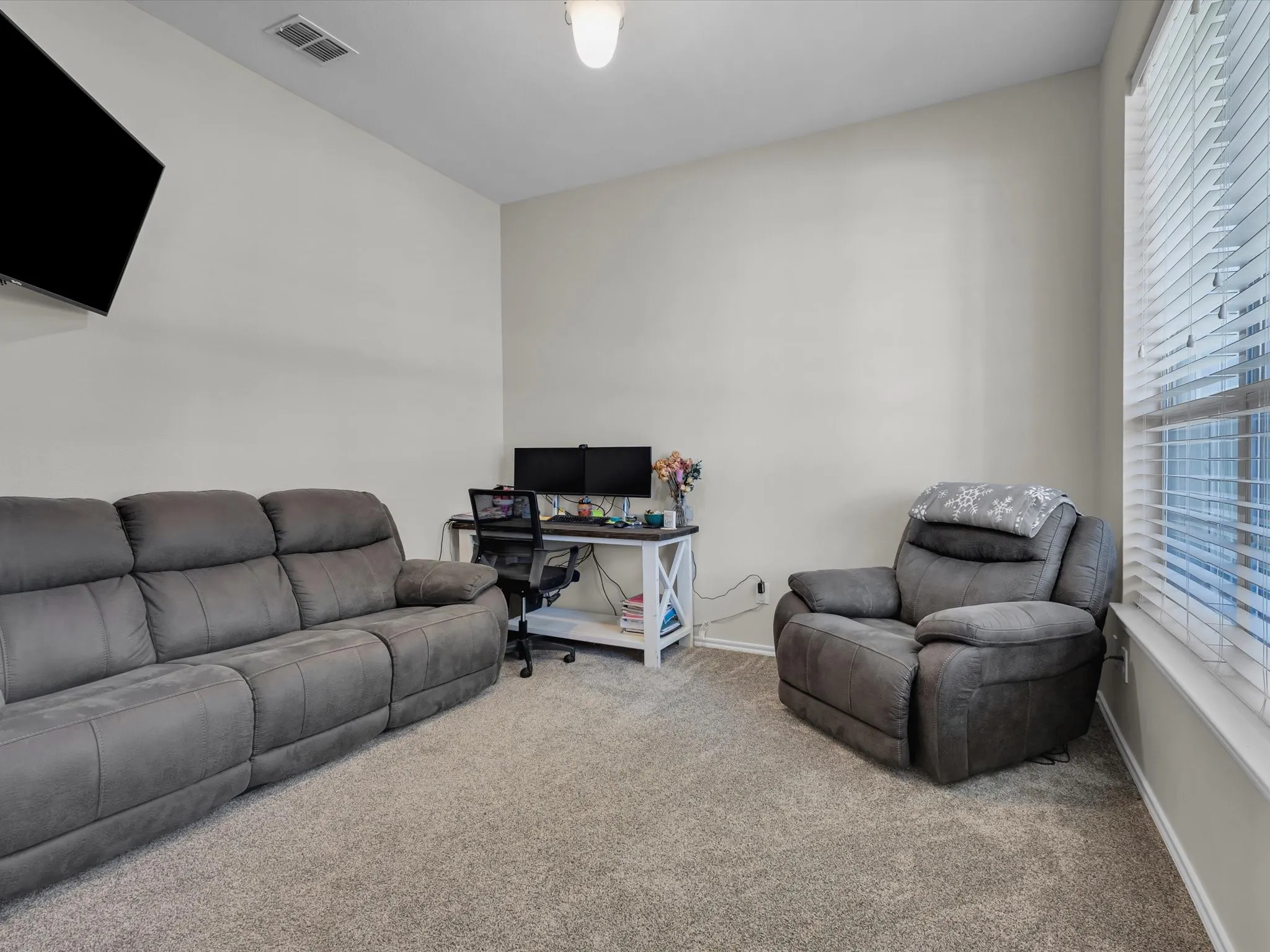 Single Family Residence For Sale in Denton County , 205 King George Road, Ponder, Texas 76259, 4 Bedroom, 2 Bathroom, 2 Garage spaces, 2,220 Sqft, built in 2006, mls#21376293, Real Estate Agent in Ponder, Homes For Sale in Denton county, Homes For Sale in Ponder, Realtor in Ponder Texas, Real Estate Brokerage Independent Realty Texas, Luminita Cordes Realtor