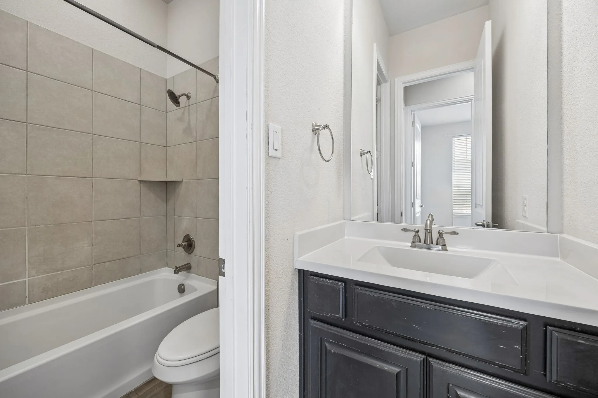 Single Family Residence For Sale in Tarrant County , 609 Morning Glory Lane, Mansfield, Texas 76063, 3 Bedroom, 2 Bathroom, 3 Garage spaces, 2,090 Sqft, built in 2016, mls#21377272, Real Estate Agent in Mansfield, Homes For Sale in Tarrant county, Homes For Sale in Mansfield, Realtor in Mansfield Texas, Real Estate Brokerage Independent Realty Texas, Luminita Cordes Realtor