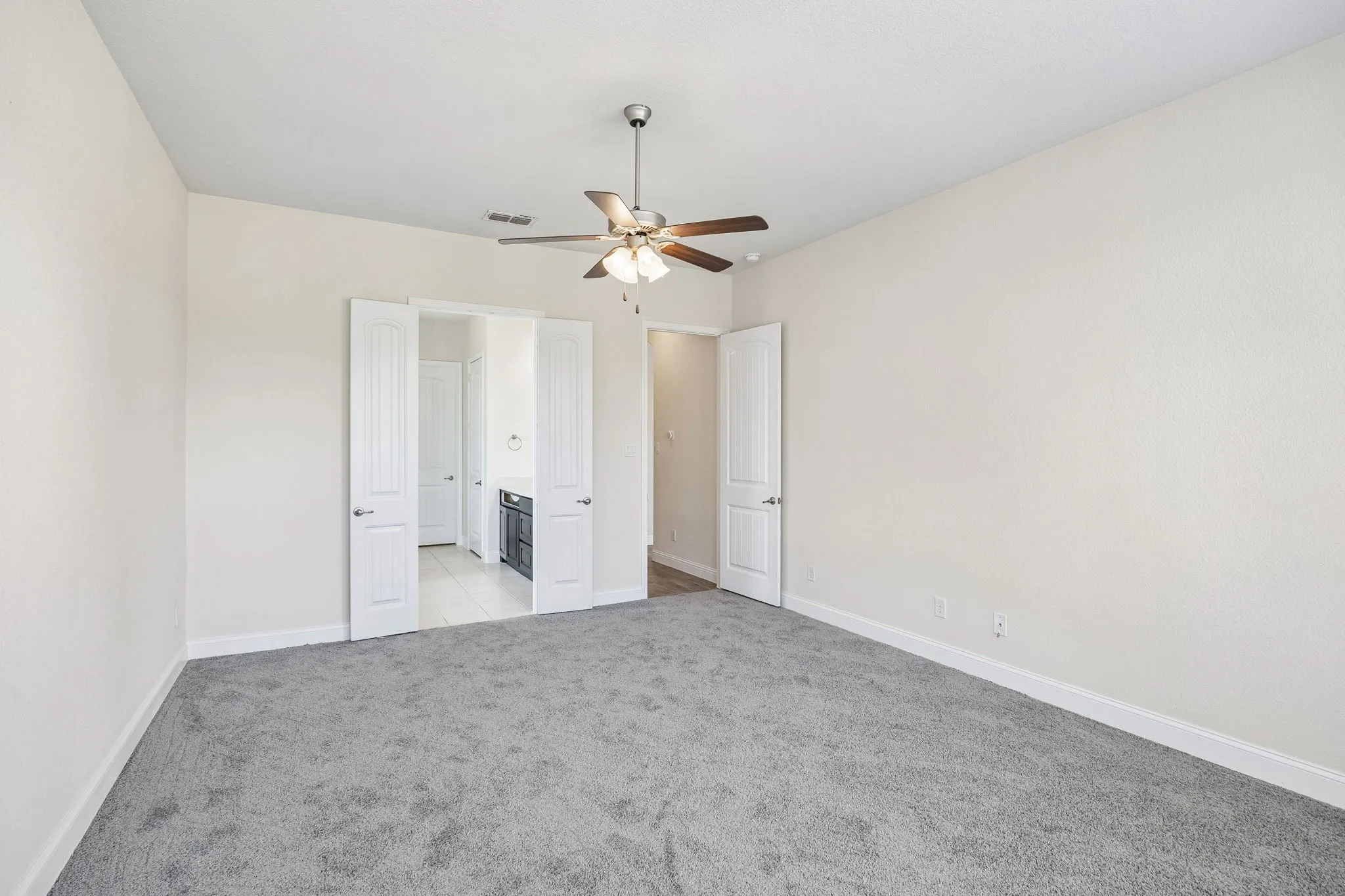Single Family Residence For Sale in Tarrant County , 609 Morning Glory Lane, Mansfield, Texas 76063, 3 Bedroom, 2 Bathroom, 3 Garage spaces, 2,090 Sqft, built in 2016, mls#21377272, Real Estate Agent in Mansfield, Homes For Sale in Tarrant county, Homes For Sale in Mansfield, Realtor in Mansfield Texas, Real Estate Brokerage Independent Realty Texas, Luminita Cordes Realtor