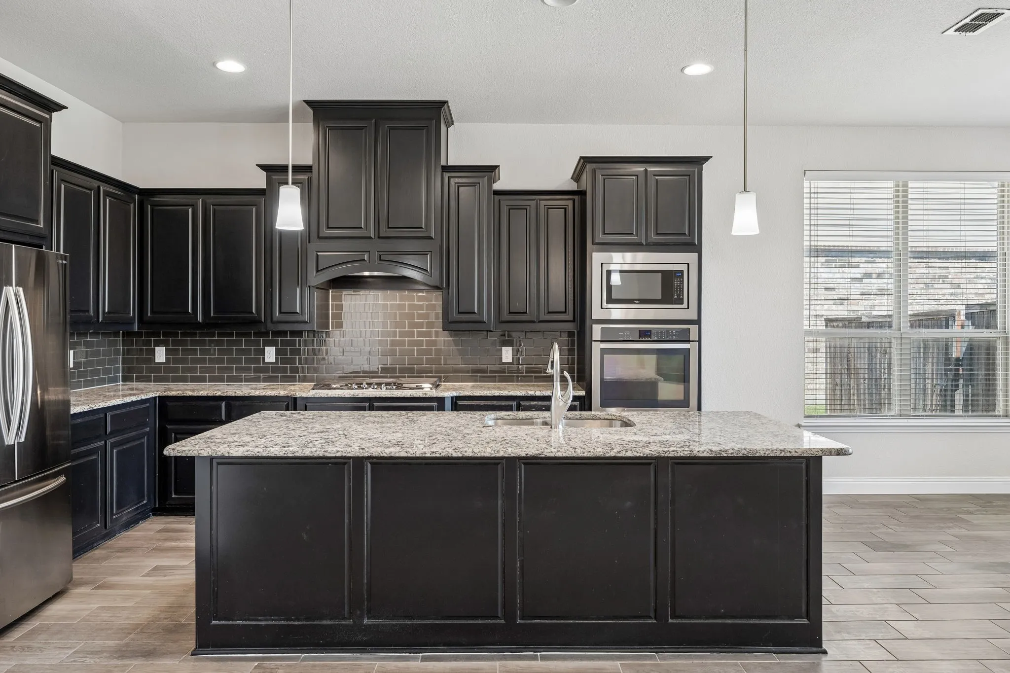 Single Family Residence For Sale in Tarrant County , 609 Morning Glory Lane, Mansfield, Texas 76063, 3 Bedroom, 2 Bathroom, 3 Garage spaces, 2,090 Sqft, built in 2016, mls#21377272, Real Estate Agent in Mansfield, Homes For Sale in Tarrant county, Homes For Sale in Mansfield, Realtor in Mansfield Texas, Real Estate Brokerage Independent Realty Texas, Luminita Cordes Realtor