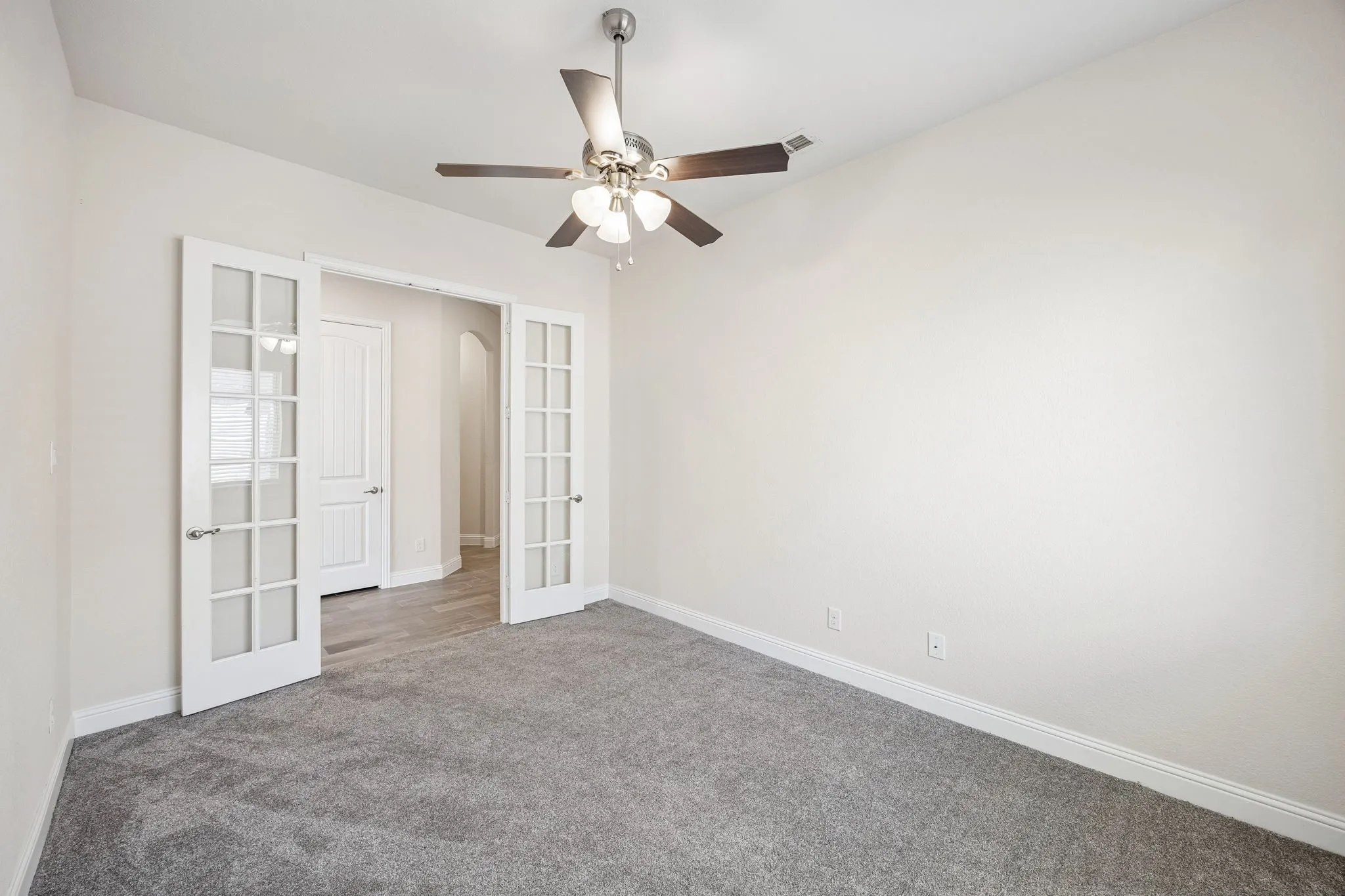 Single Family Residence For Sale in Tarrant County , 609 Morning Glory Lane, Mansfield, Texas 76063, 3 Bedroom, 2 Bathroom, 3 Garage spaces, 2,090 Sqft, built in 2016, mls#21377272, Real Estate Agent in Mansfield, Homes For Sale in Tarrant county, Homes For Sale in Mansfield, Realtor in Mansfield Texas, Real Estate Brokerage Independent Realty Texas, Luminita Cordes Realtor