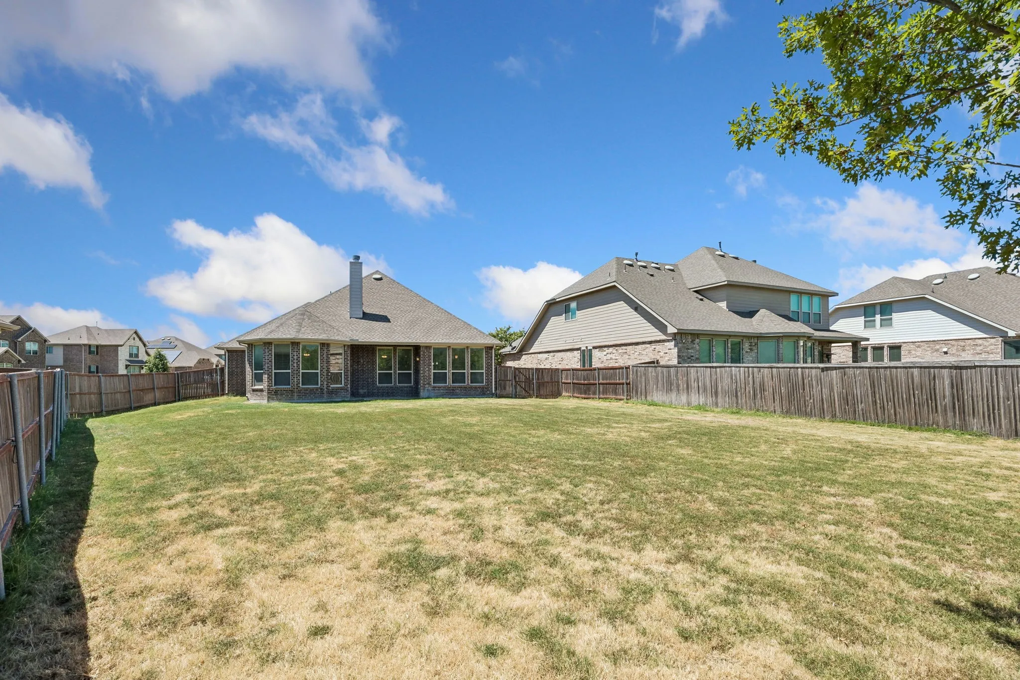Single Family Residence For Sale in Tarrant County , 609 Morning Glory Lane, Mansfield, Texas 76063, 3 Bedroom, 2 Bathroom, 3 Garage spaces, 2,090 Sqft, built in 2016, mls#21377272, Real Estate Agent in Mansfield, Homes For Sale in Tarrant county, Homes For Sale in Mansfield, Realtor in Mansfield Texas, Real Estate Brokerage Independent Realty Texas, Luminita Cordes Realtor