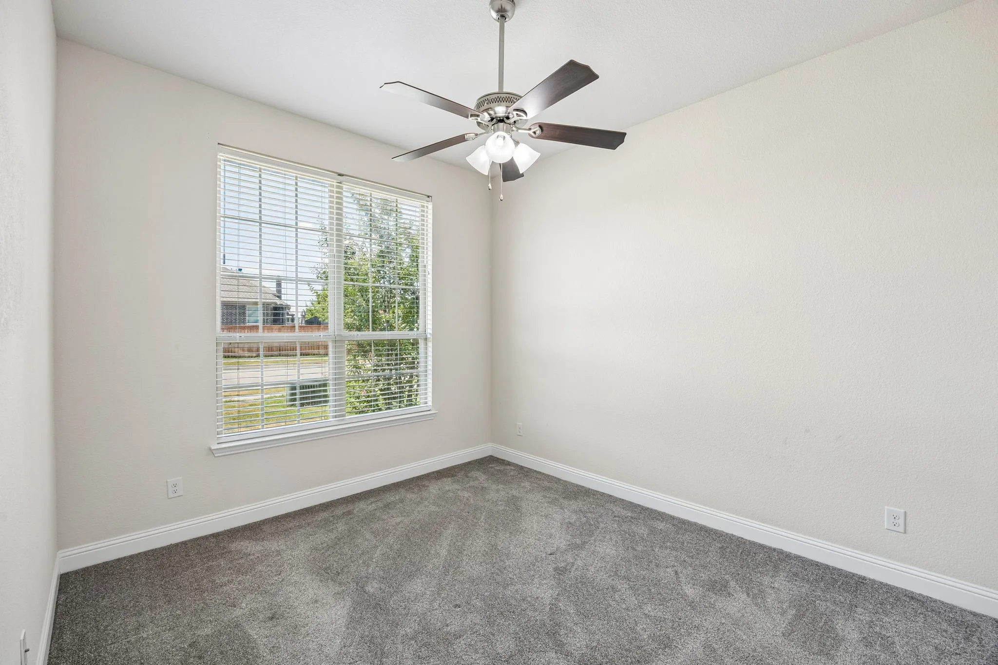 Single Family Residence For Sale in Tarrant County , 609 Morning Glory Lane, Mansfield, Texas 76063, 3 Bedroom, 2 Bathroom, 3 Garage spaces, 2,090 Sqft, built in 2016, mls#21377272, Real Estate Agent in Mansfield, Homes For Sale in Tarrant county, Homes For Sale in Mansfield, Realtor in Mansfield Texas, Real Estate Brokerage Independent Realty Texas, Luminita Cordes Realtor