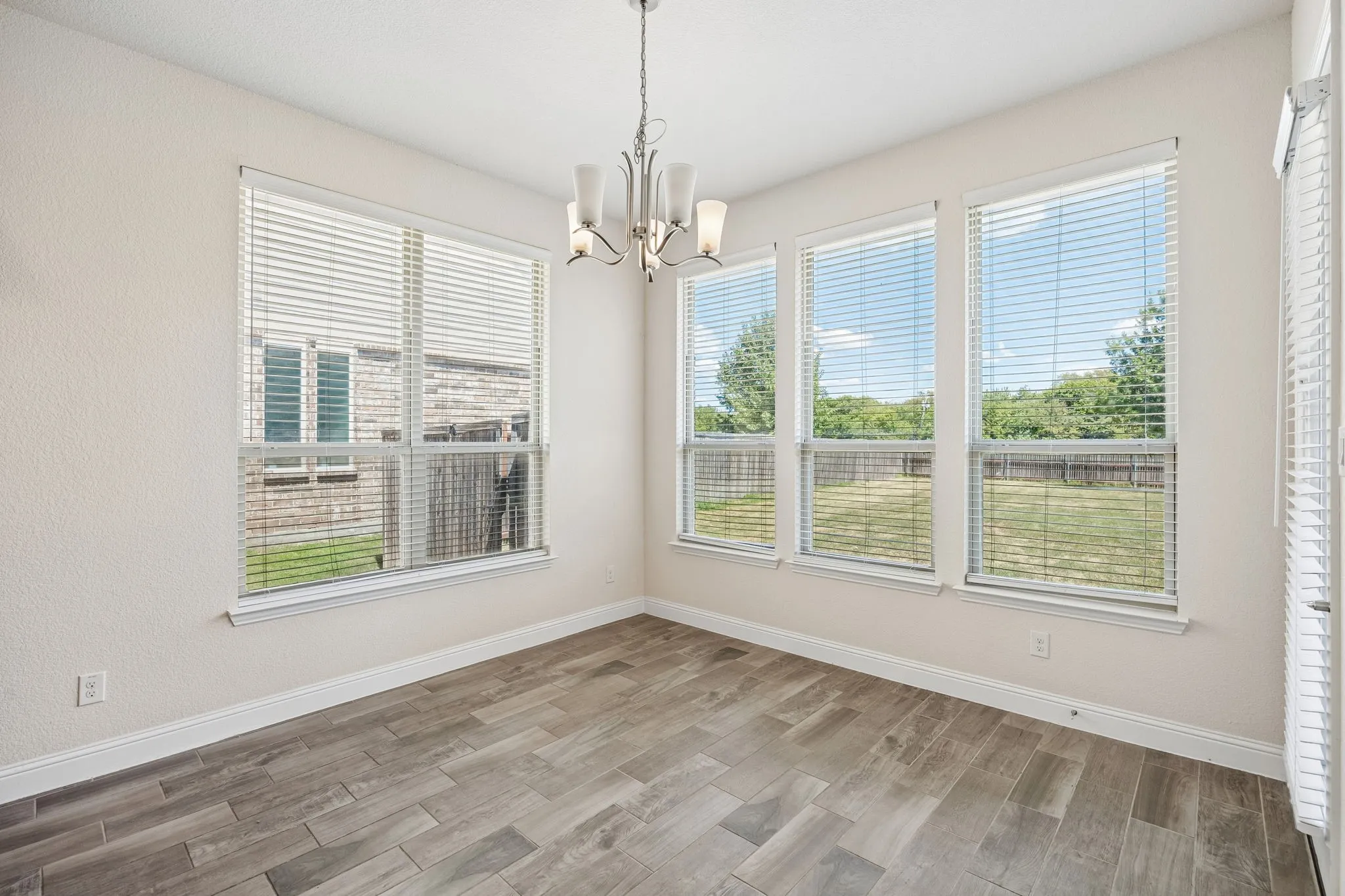 Single Family Residence For Sale in Tarrant County , 609 Morning Glory Lane, Mansfield, Texas 76063, 3 Bedroom, 2 Bathroom, 3 Garage spaces, 2,090 Sqft, built in 2016, mls#21377272, Real Estate Agent in Mansfield, Homes For Sale in Tarrant county, Homes For Sale in Mansfield, Realtor in Mansfield Texas, Real Estate Brokerage Independent Realty Texas, Luminita Cordes Realtor