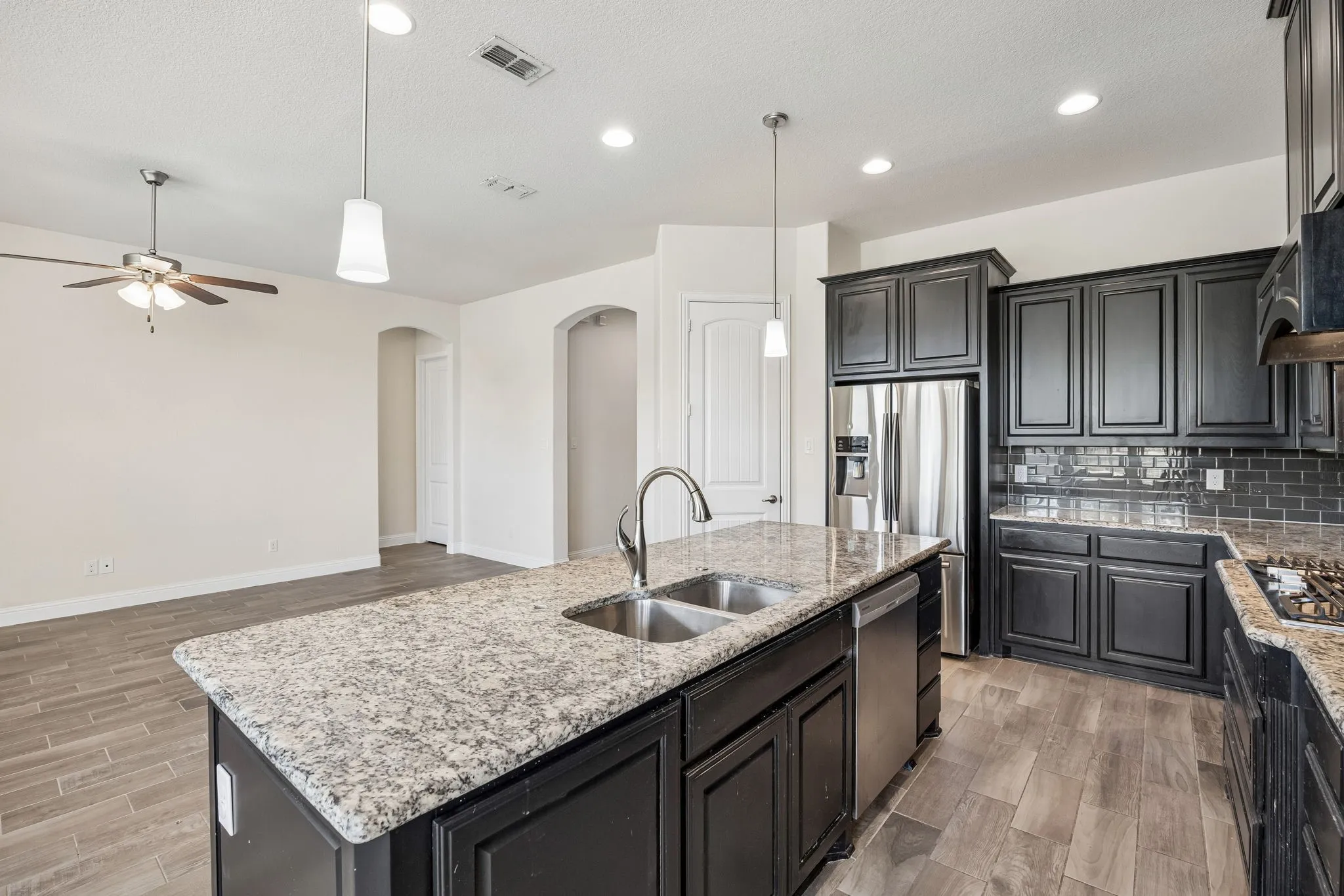 Single Family Residence For Sale in Tarrant County , 609 Morning Glory Lane, Mansfield, Texas 76063, 3 Bedroom, 2 Bathroom, 3 Garage spaces, 2,090 Sqft, built in 2016, mls#21377272, Real Estate Agent in Mansfield, Homes For Sale in Tarrant county, Homes For Sale in Mansfield, Realtor in Mansfield Texas, Real Estate Brokerage Independent Realty Texas, Luminita Cordes Realtor