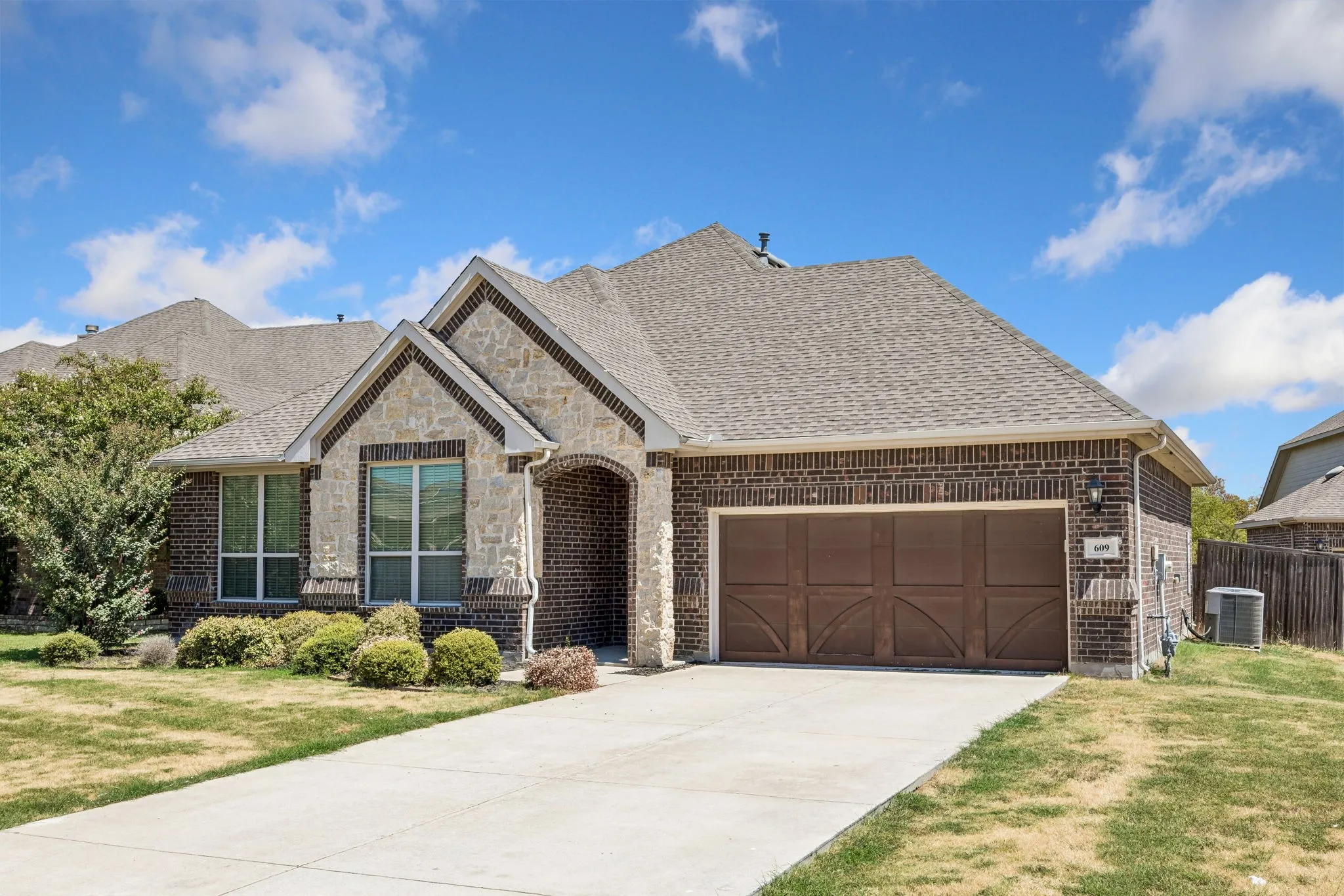 Single Family Residence For Sale in Tarrant County , 609 Morning Glory Lane, Mansfield, Texas 76063, 3 Bedroom, 2 Bathroom, 3 Garage spaces, 2,090 Sqft, built in 2016, mls#21377272, Real Estate Agent in Mansfield, Homes For Sale in Tarrant county, Homes For Sale in Mansfield, Realtor in Mansfield Texas, Real Estate Brokerage Independent Realty Texas, Luminita Cordes Realtor