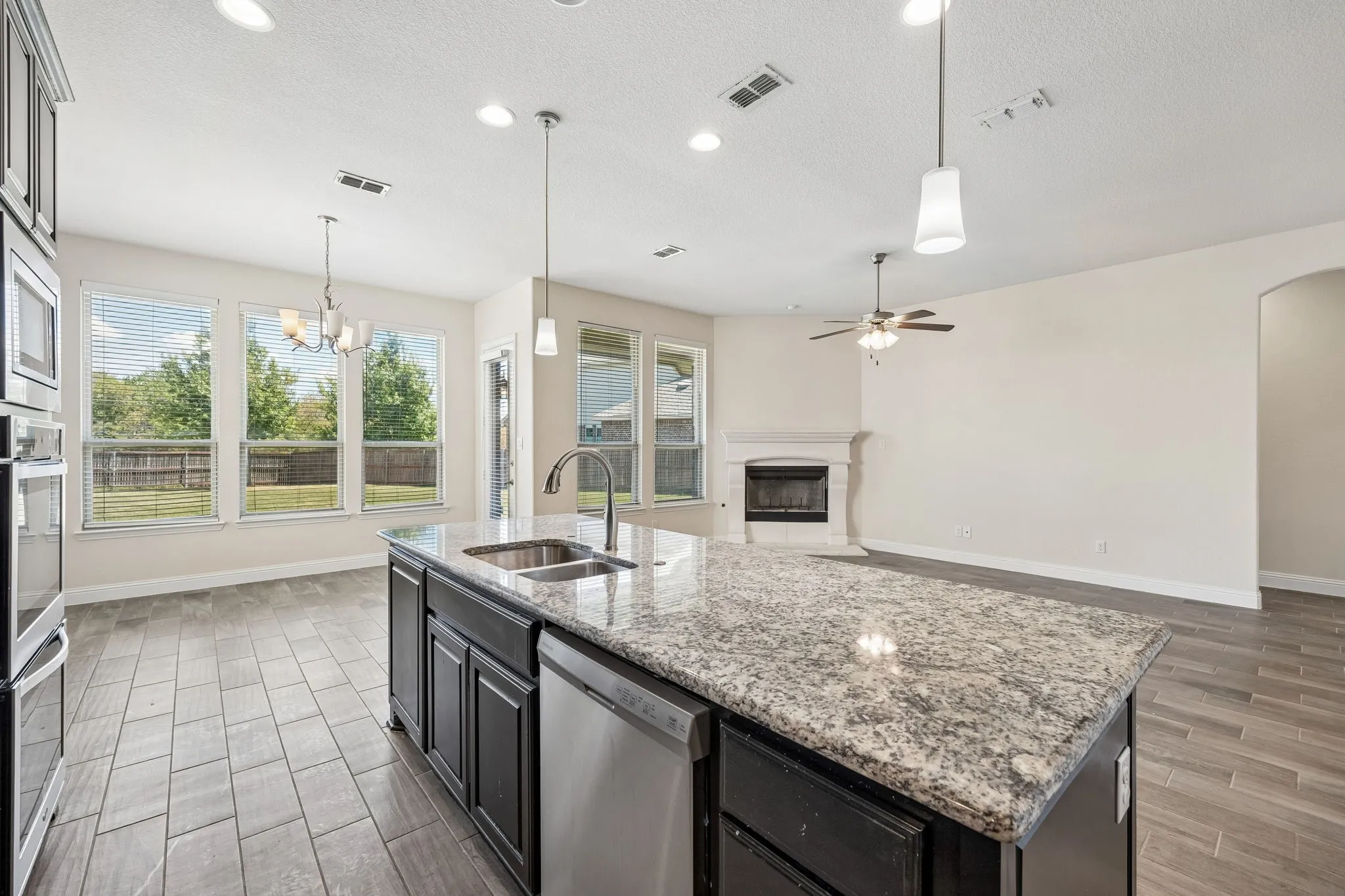 Single Family Residence For Sale in Tarrant County , 609 Morning Glory Lane, Mansfield, Texas 76063, 3 Bedroom, 2 Bathroom, 3 Garage spaces, 2,090 Sqft, built in 2016, mls#21377272, Real Estate Agent in Mansfield, Homes For Sale in Tarrant county, Homes For Sale in Mansfield, Realtor in Mansfield Texas, Real Estate Brokerage Independent Realty Texas, Luminita Cordes Realtor